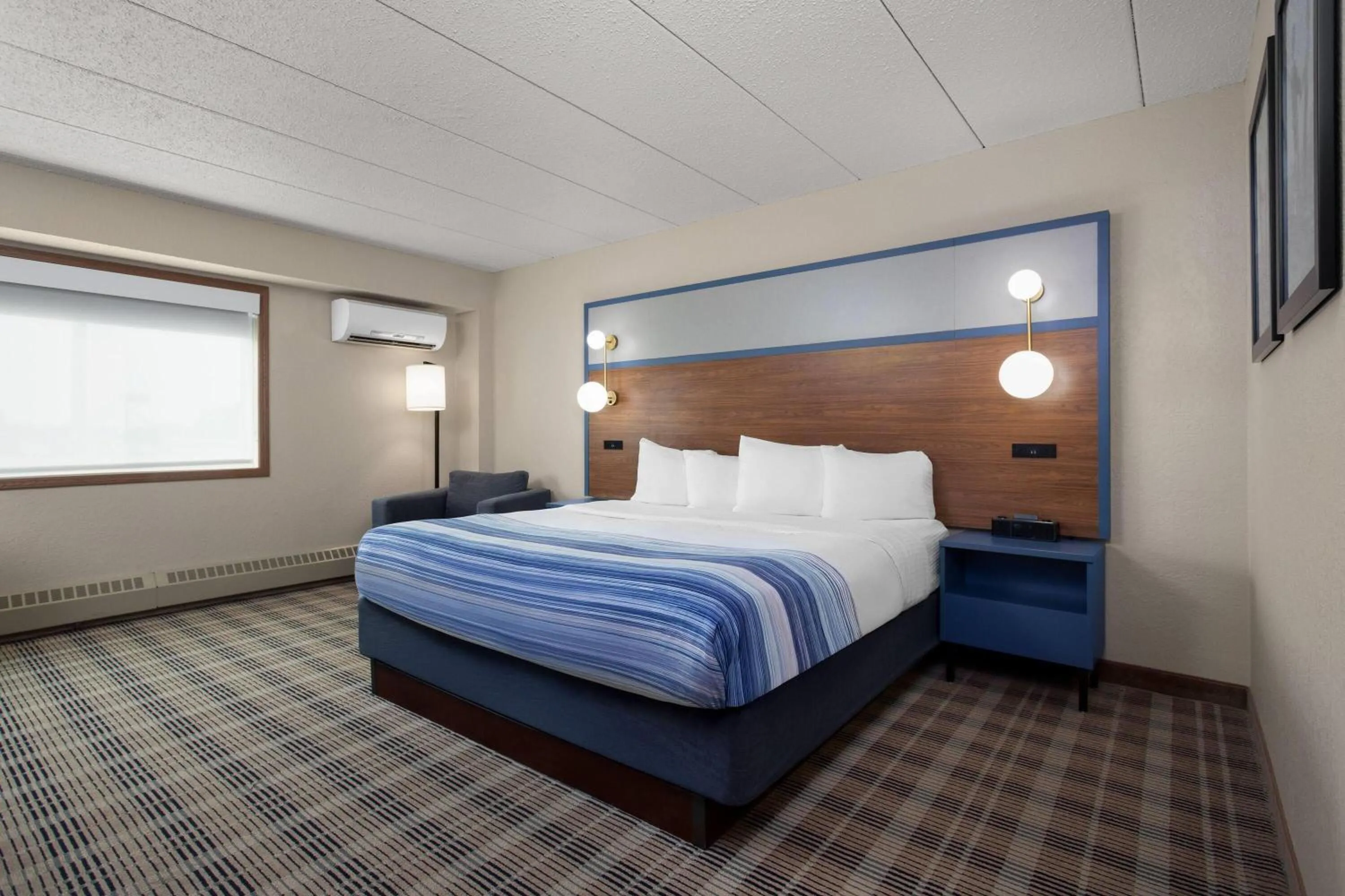 Deluxe King Room - Non-Smoking in AmericInn by Wyndham Roseau