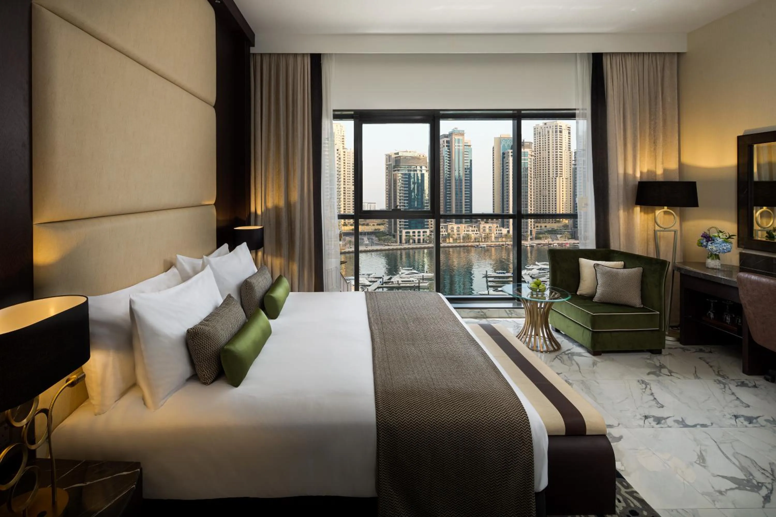 Club room with King Bed, High Floor - Club Lounge Access in Millennium Place Dubai Marina