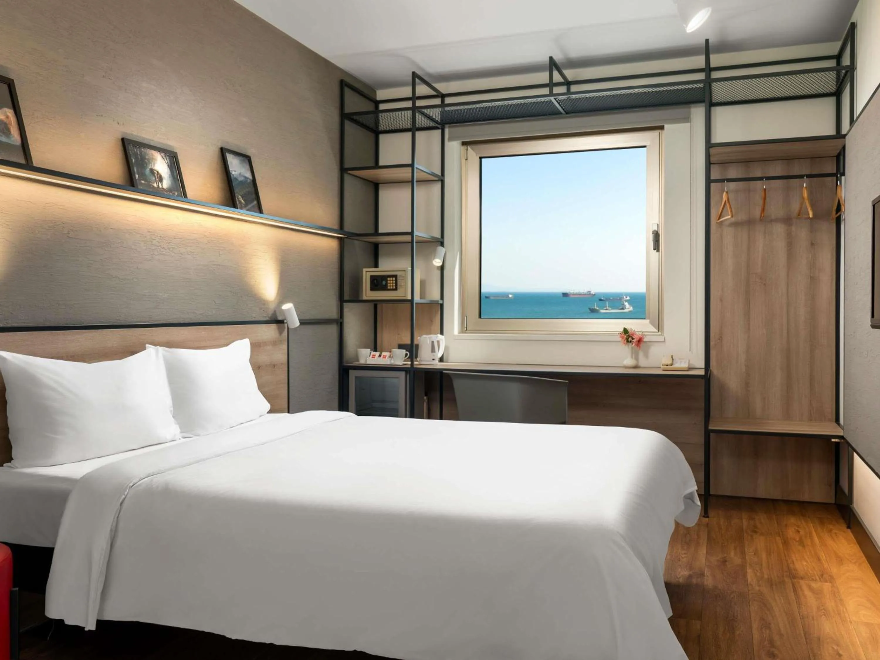 Superior Double Room with Sea View in Ibis Istanbul Zeytinburnu