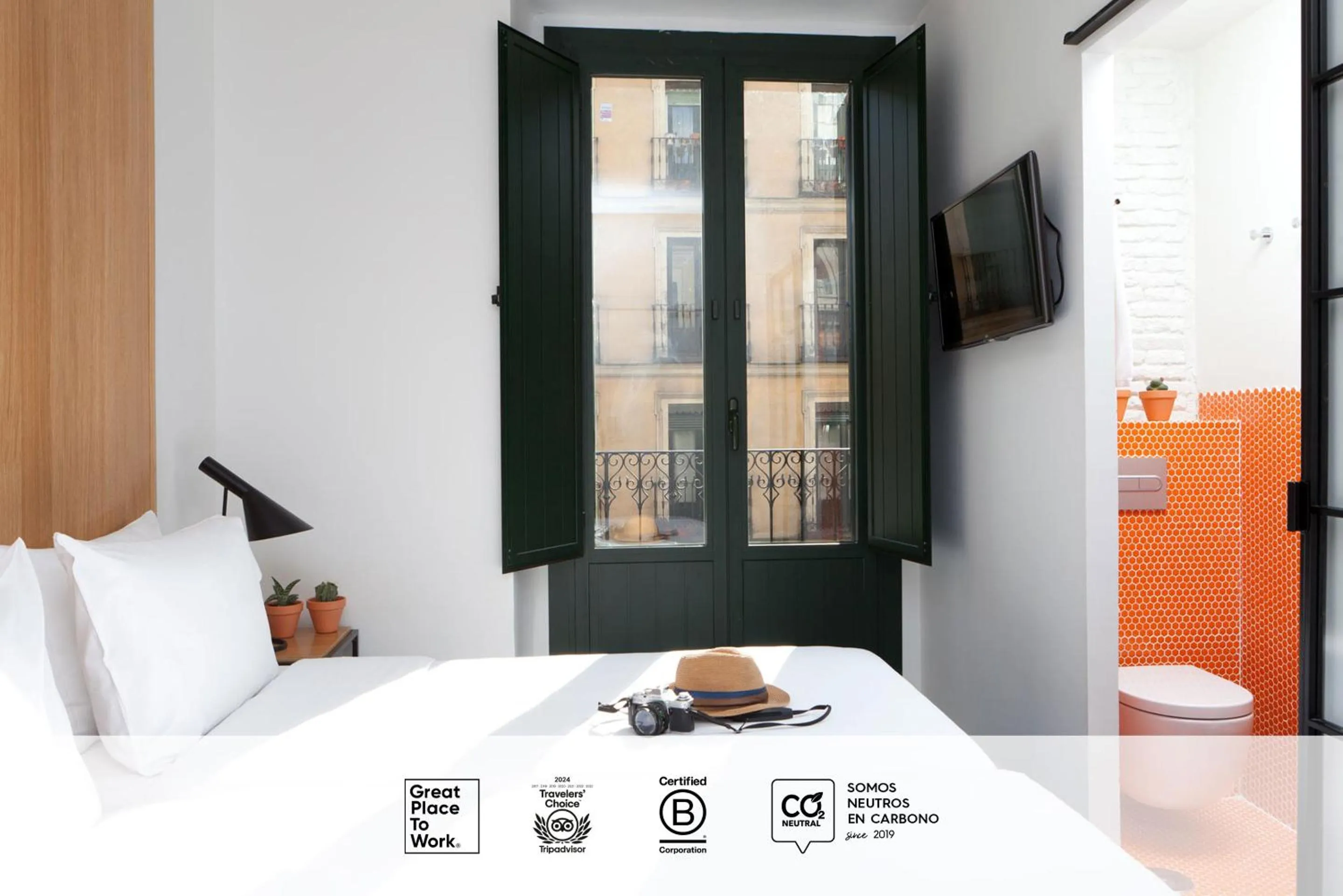 Double or Twin Room with Balcony in SLEEP'N Atocha - B Corp Certified