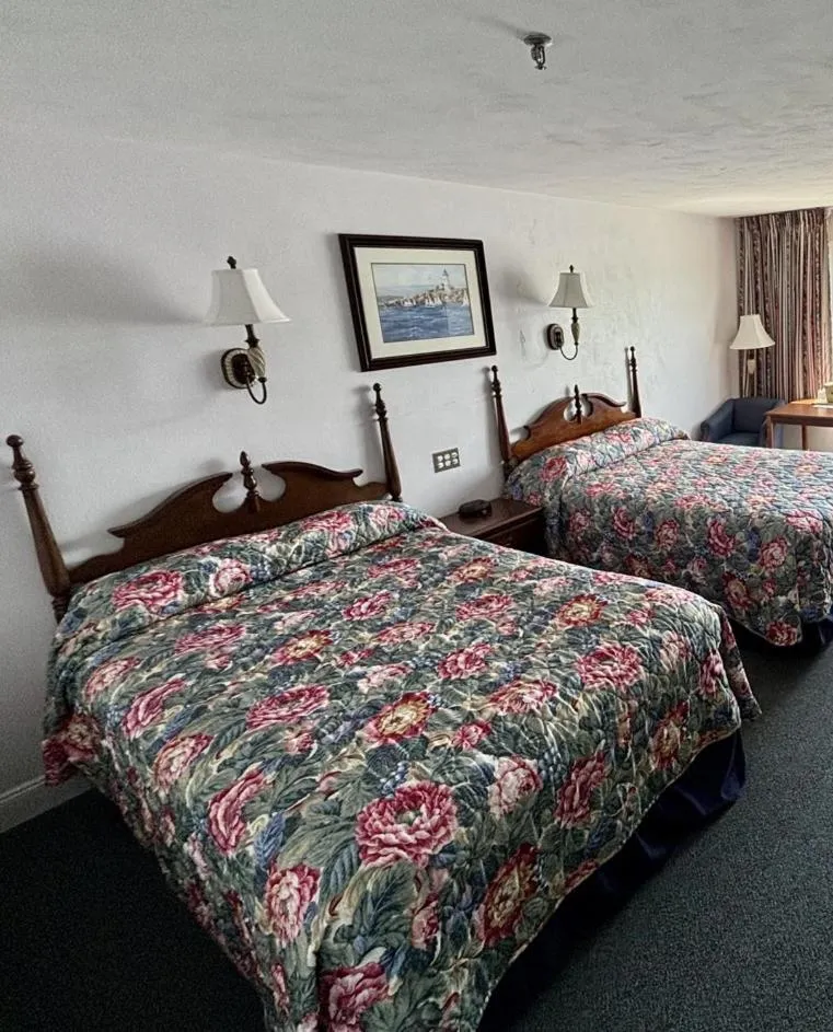 Double Room with Two Double Beds in Fort Knox Inn