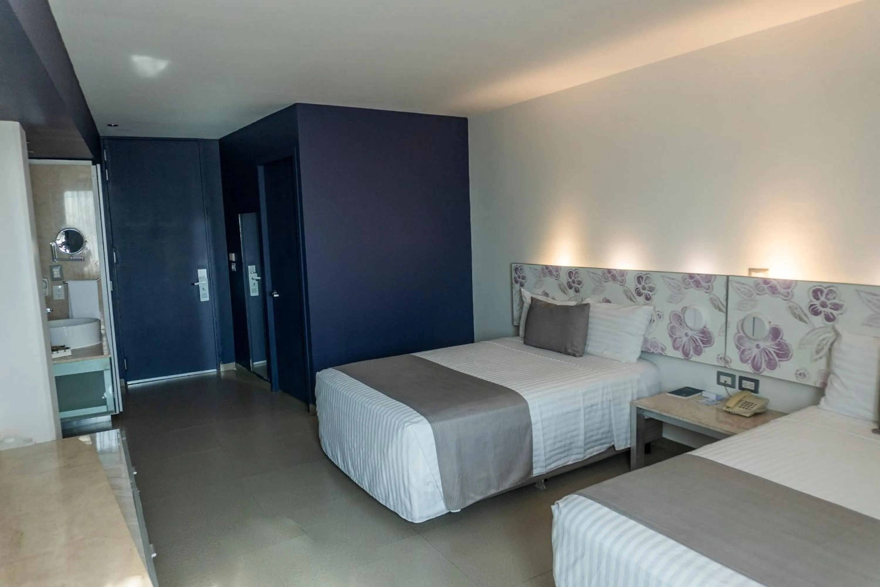Double Room with Two Double Beds With Street View in Hotel Punta Azul
