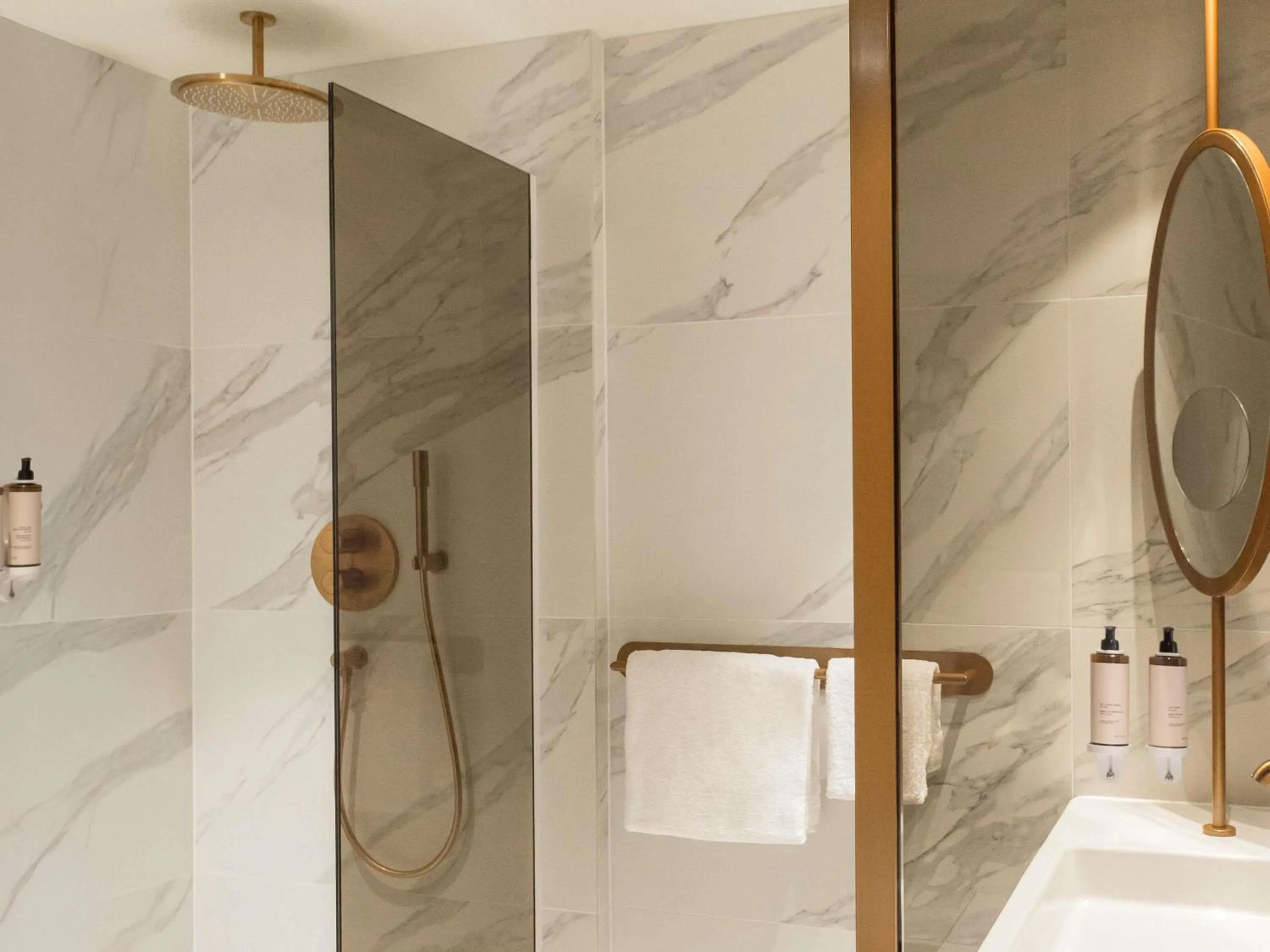 Classic Twin Room in Mercure Luxembourg Off Kirchberg