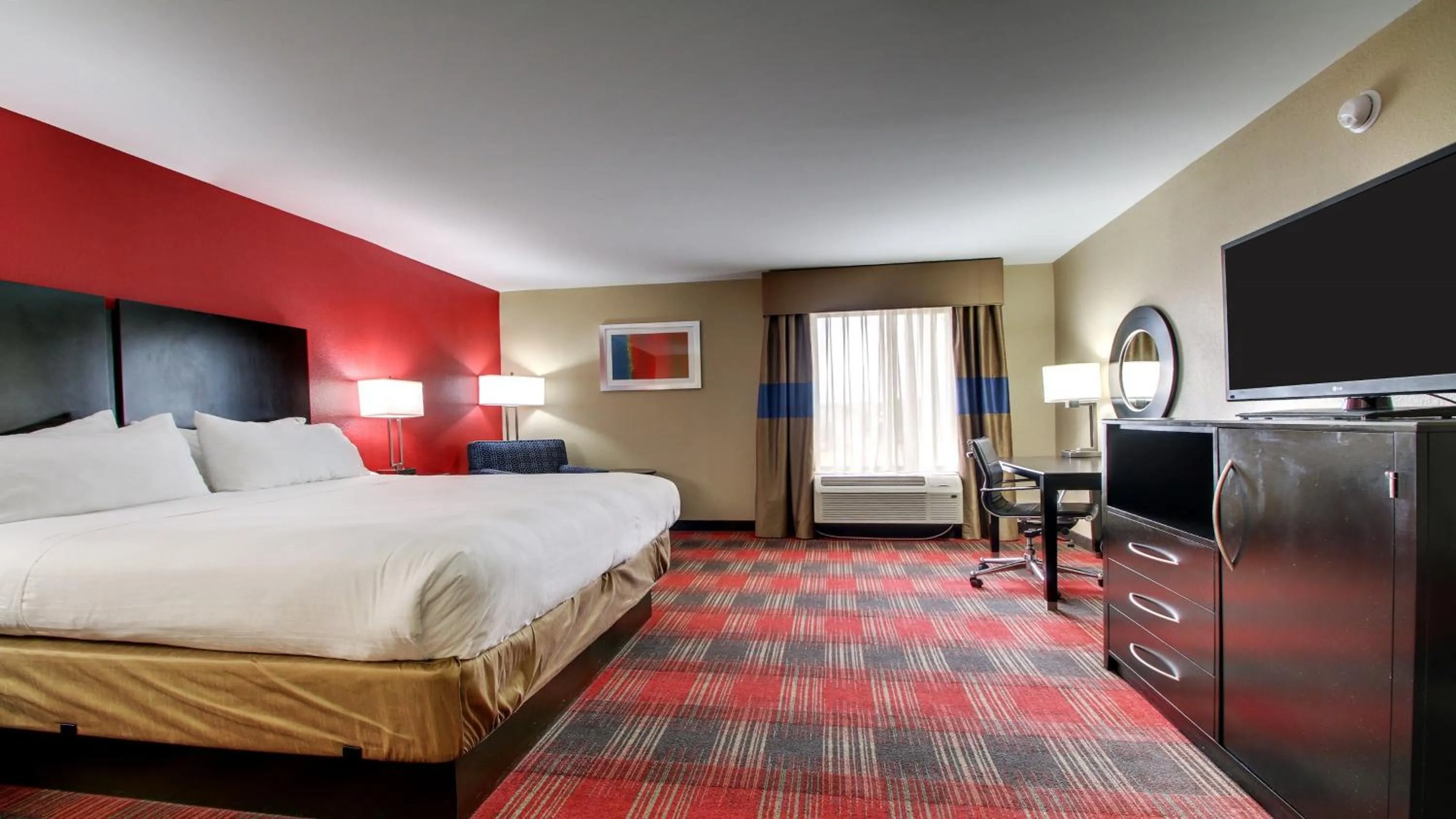 Standard King Room in Holiday Inn Express & Suites Jackson Downtown - Coliseum by IHG