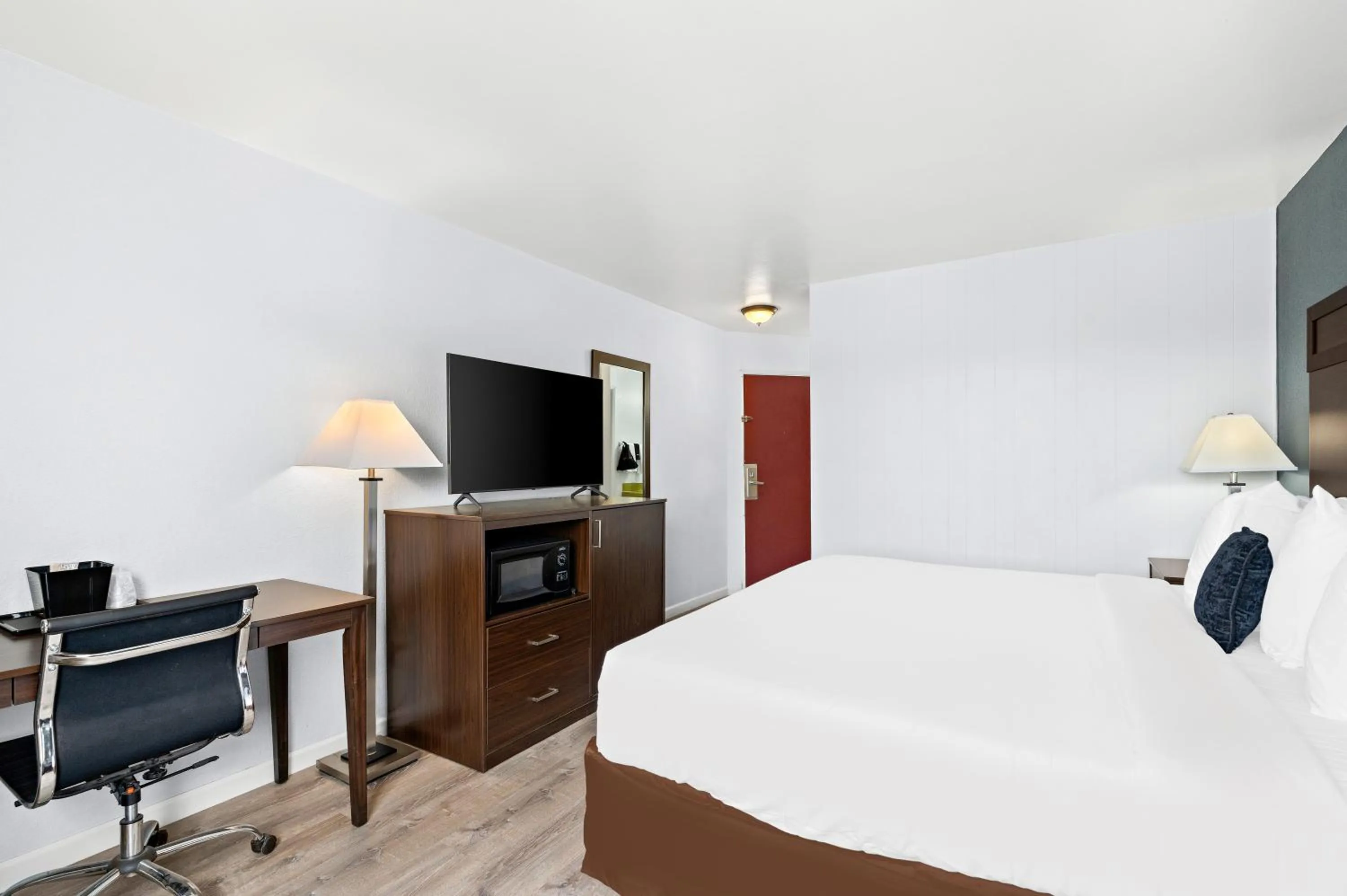 King Room - Disability Access in Red Lion Inn & Suites Yakima