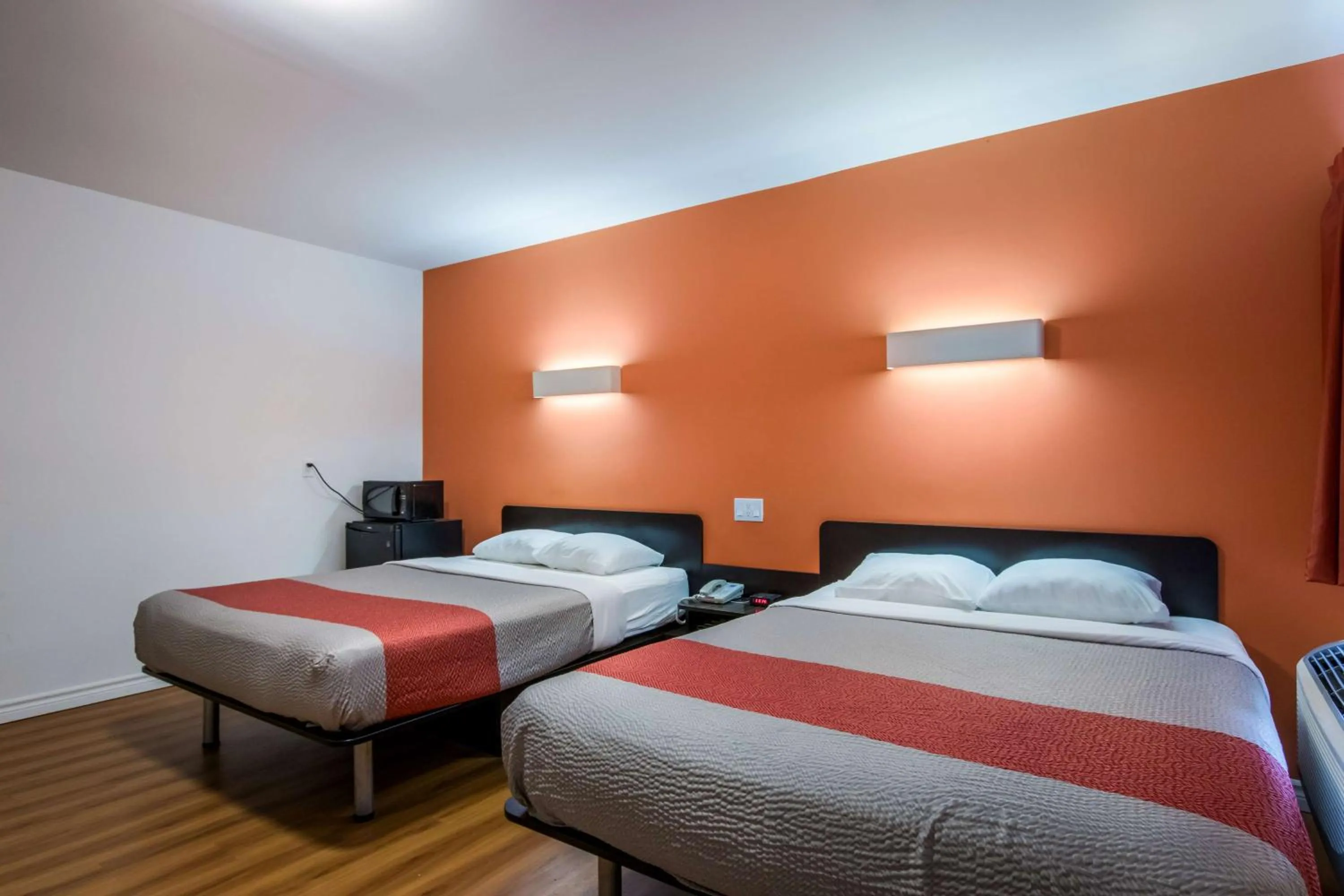 Queen Room with Two Queen Beds - Non-Smoking in Motel 6-Sudbury, ON