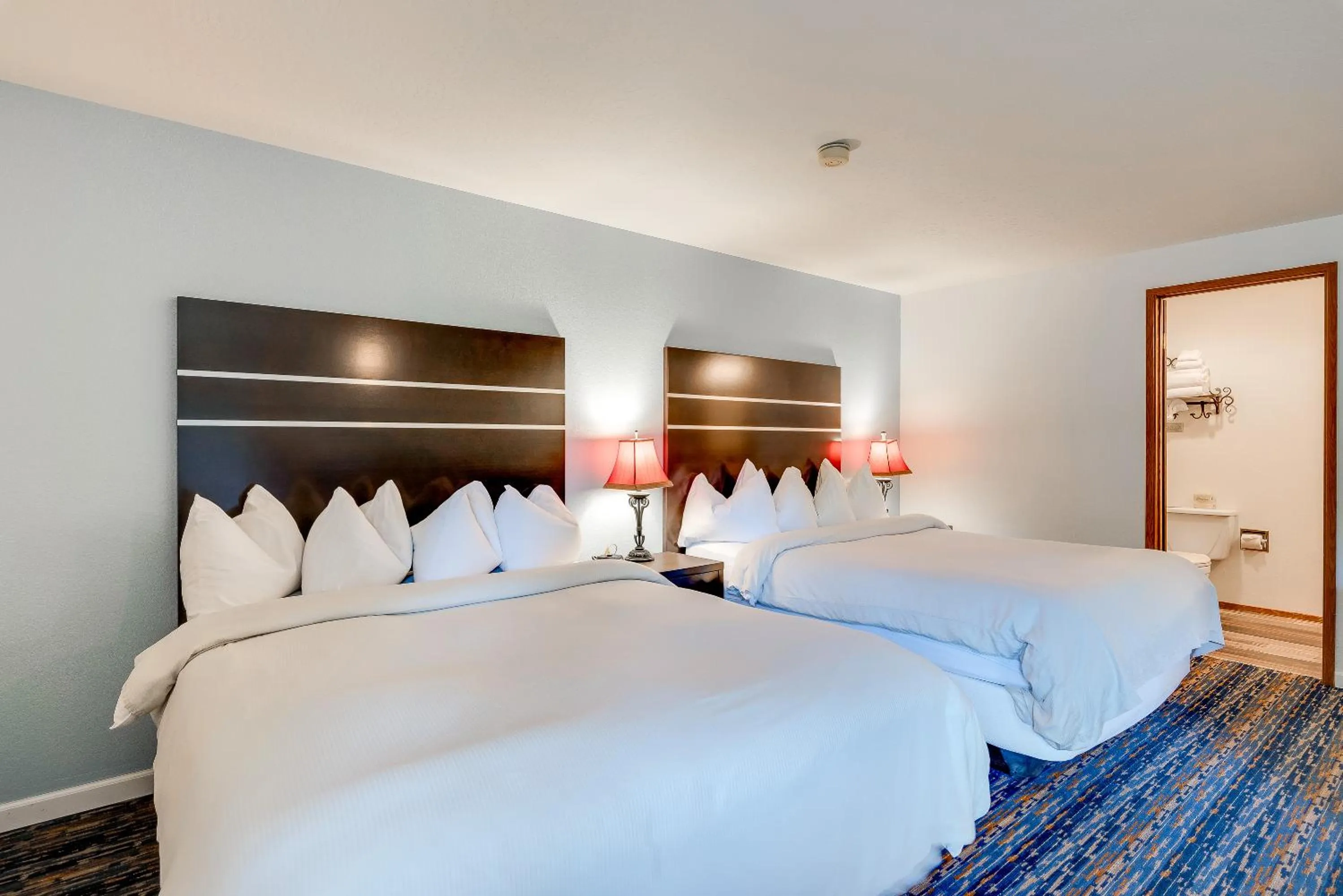 Queen Room with Two Queen Beds with Balcony and River View in Alpine Rivers Inn