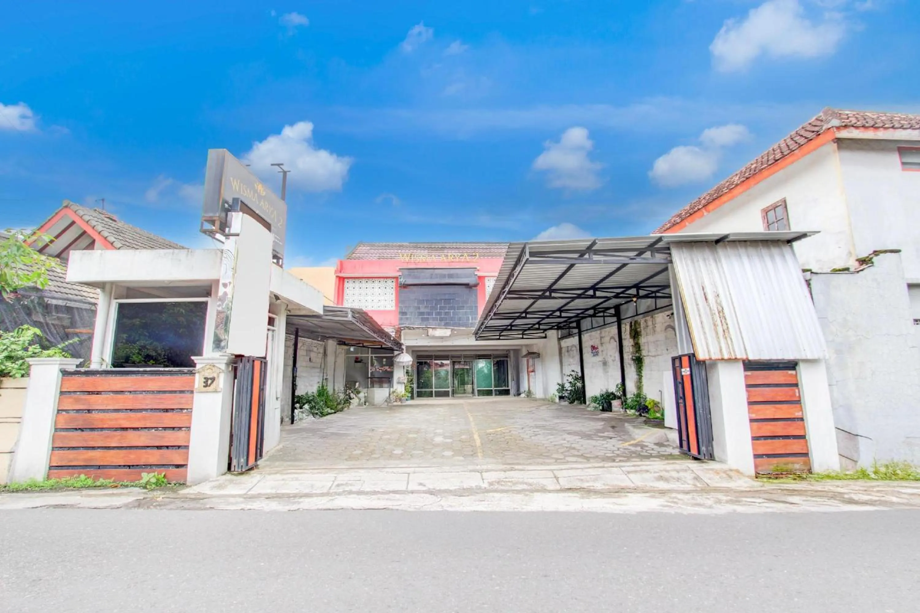 Hotel O near Plaza Ambarrukmo Yogyakarta formerly Wisma Arya 2