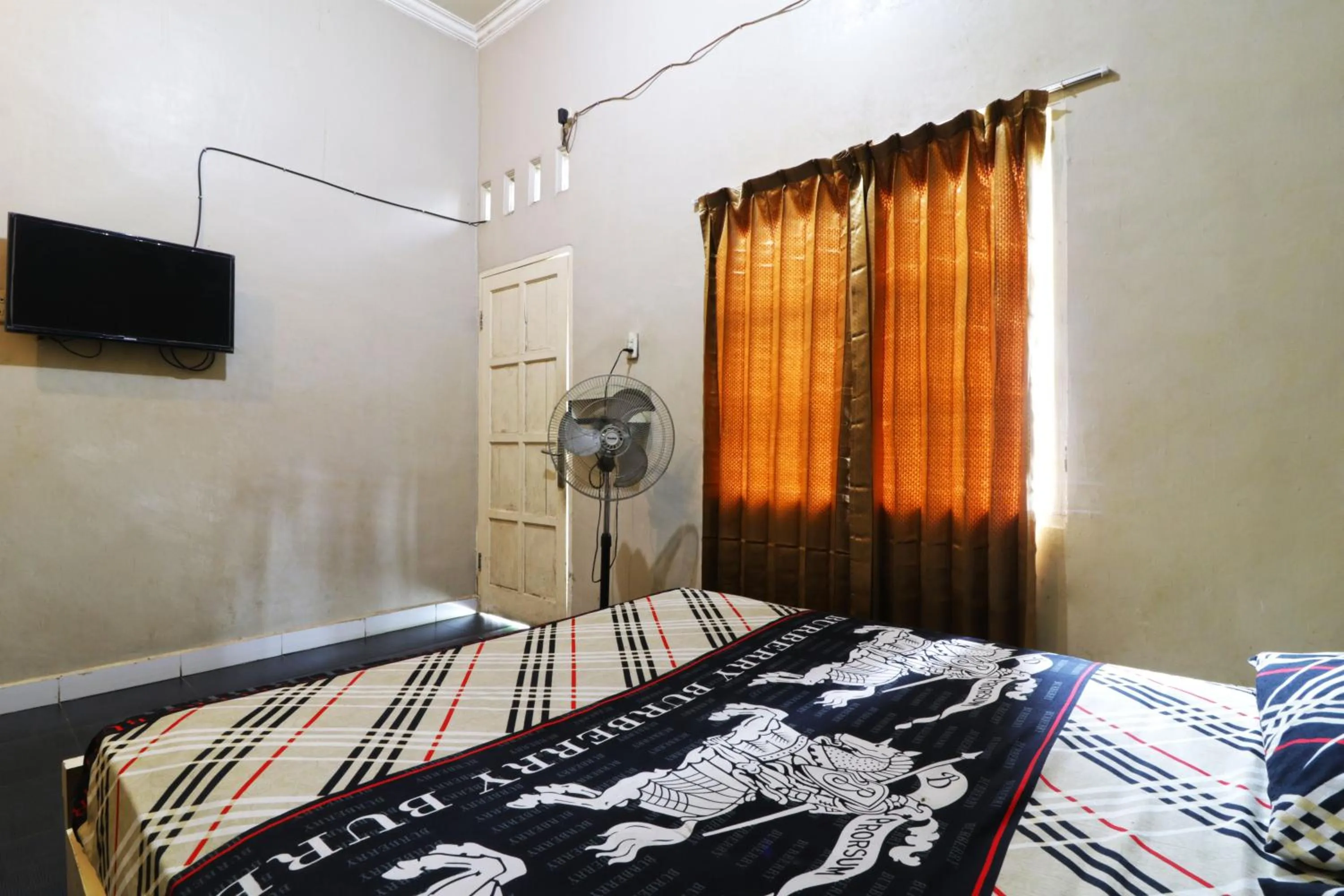 Standard Double Room with Fan in Hotel Graha Soeltan