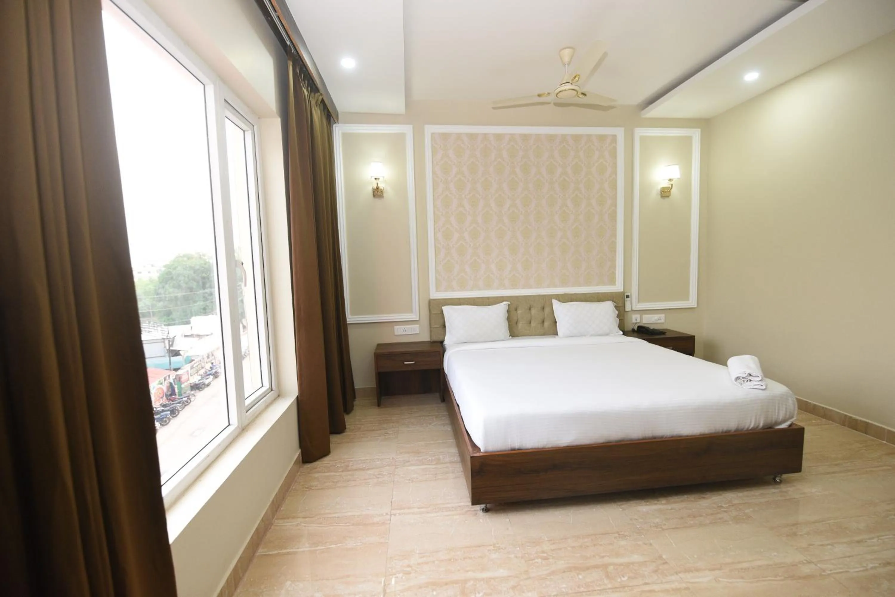 Deluxe Room in Hotel Nilay Residency