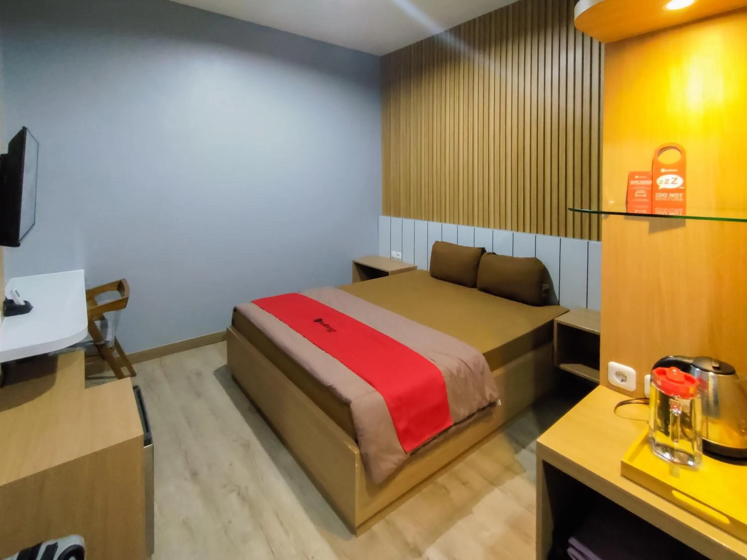 Superior Double Room in RedDoorz Syariah near Tugu Juang Jambi