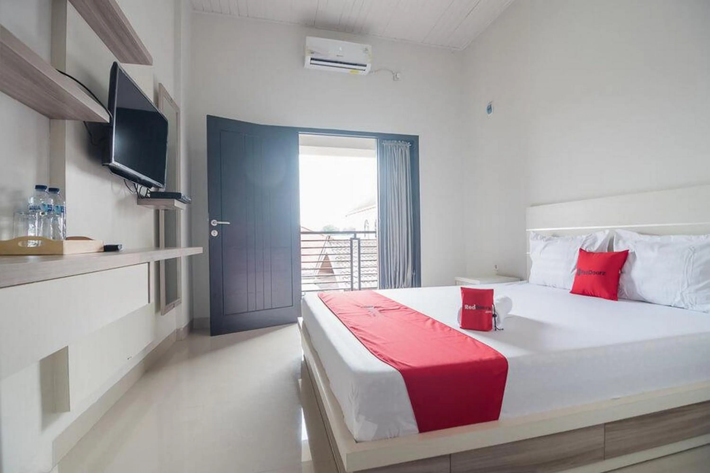Standard Double Room in RedDoorz Syariah near Tugu Juang Jambi
