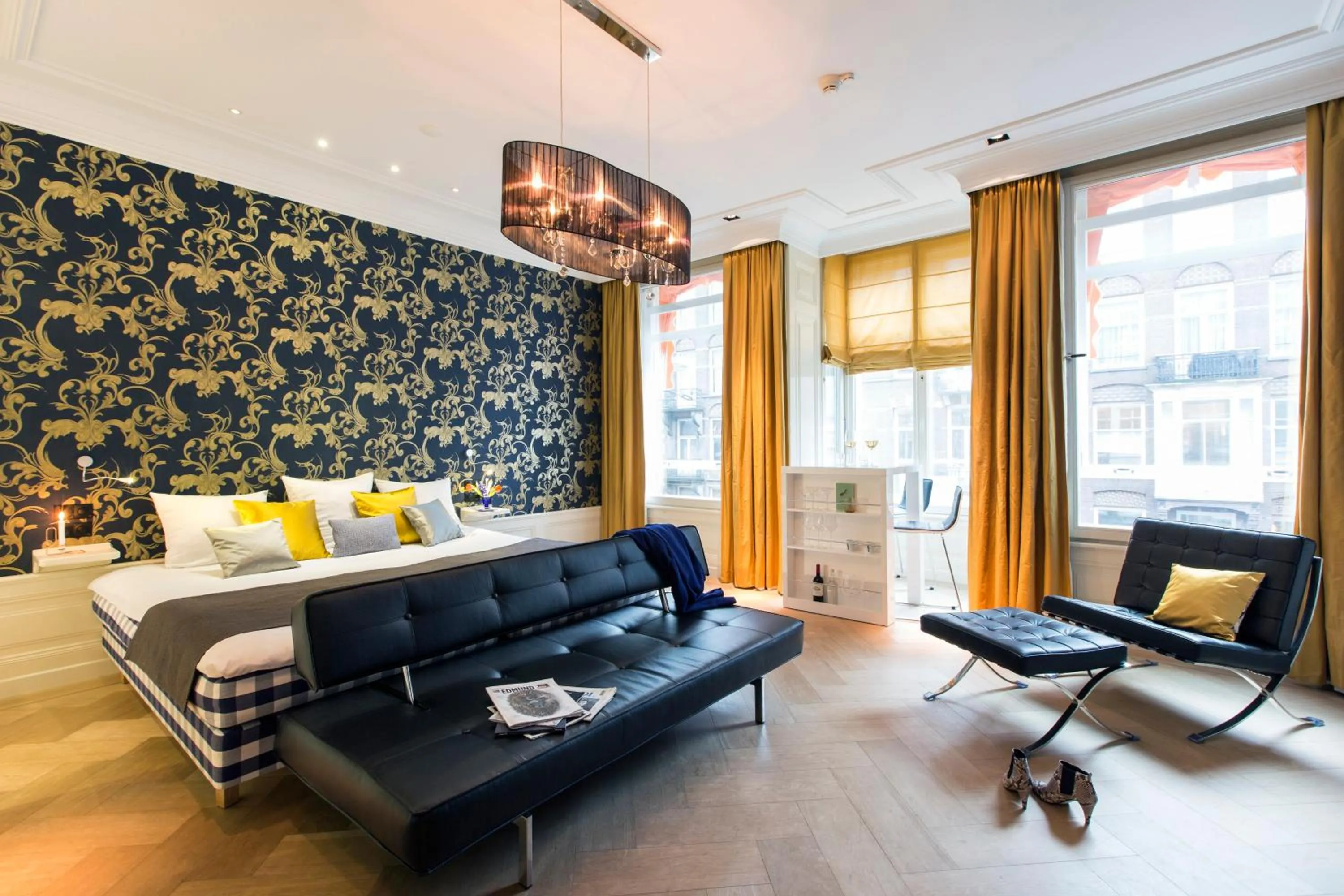 Suite in Amsterdam Canal Hotel