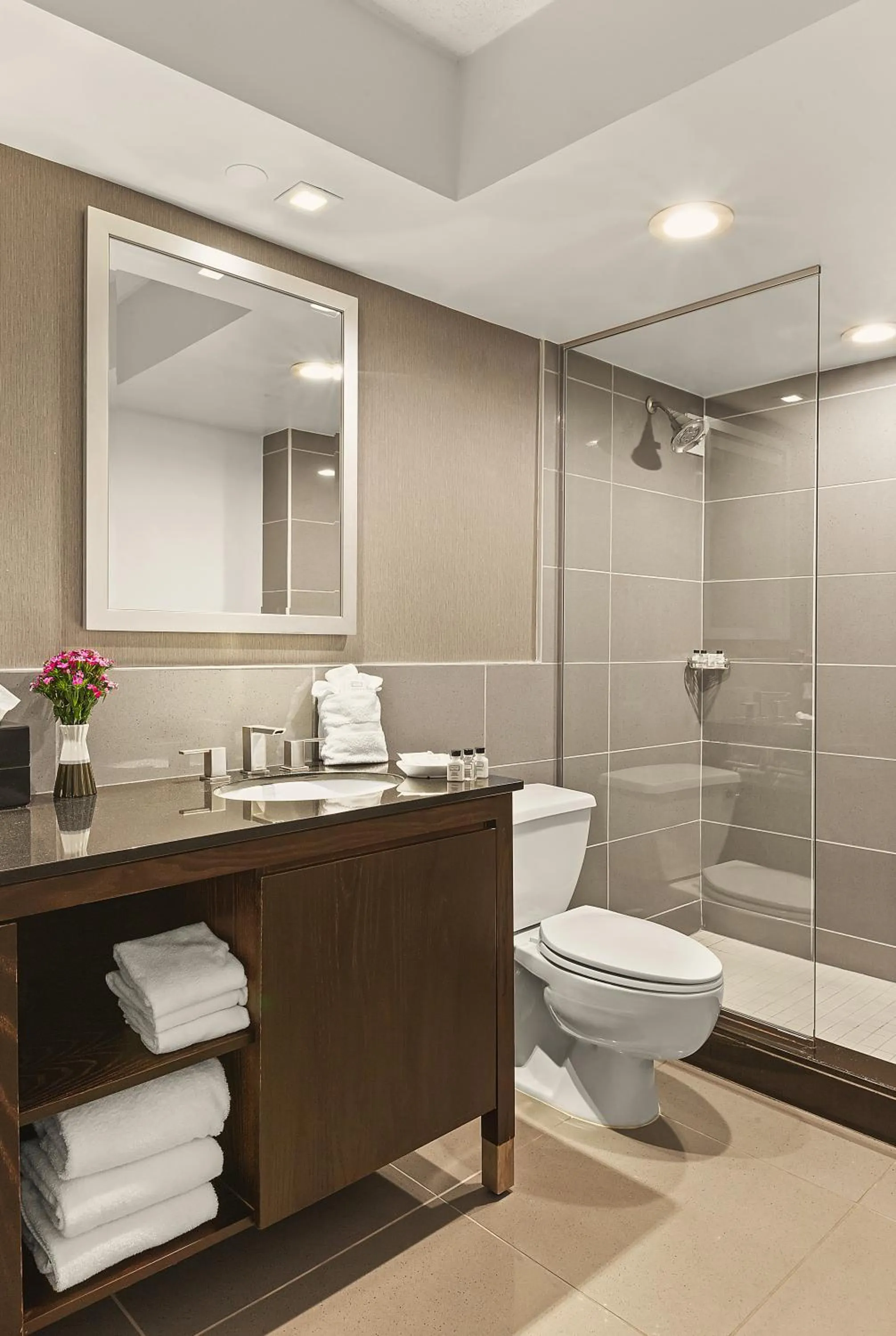 Executive Suite - Non-Smoking in The Armon Stamford Hotel & Conference Center