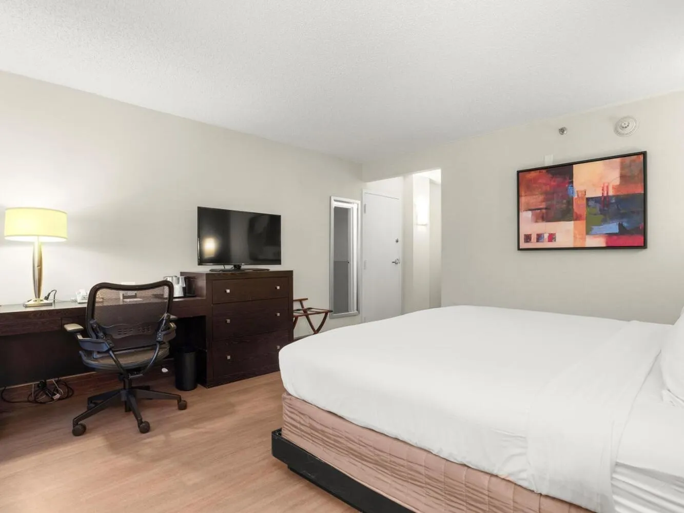 King Leisure Room - Non-Smoking in The Armon Stamford Hotel & Conference Center