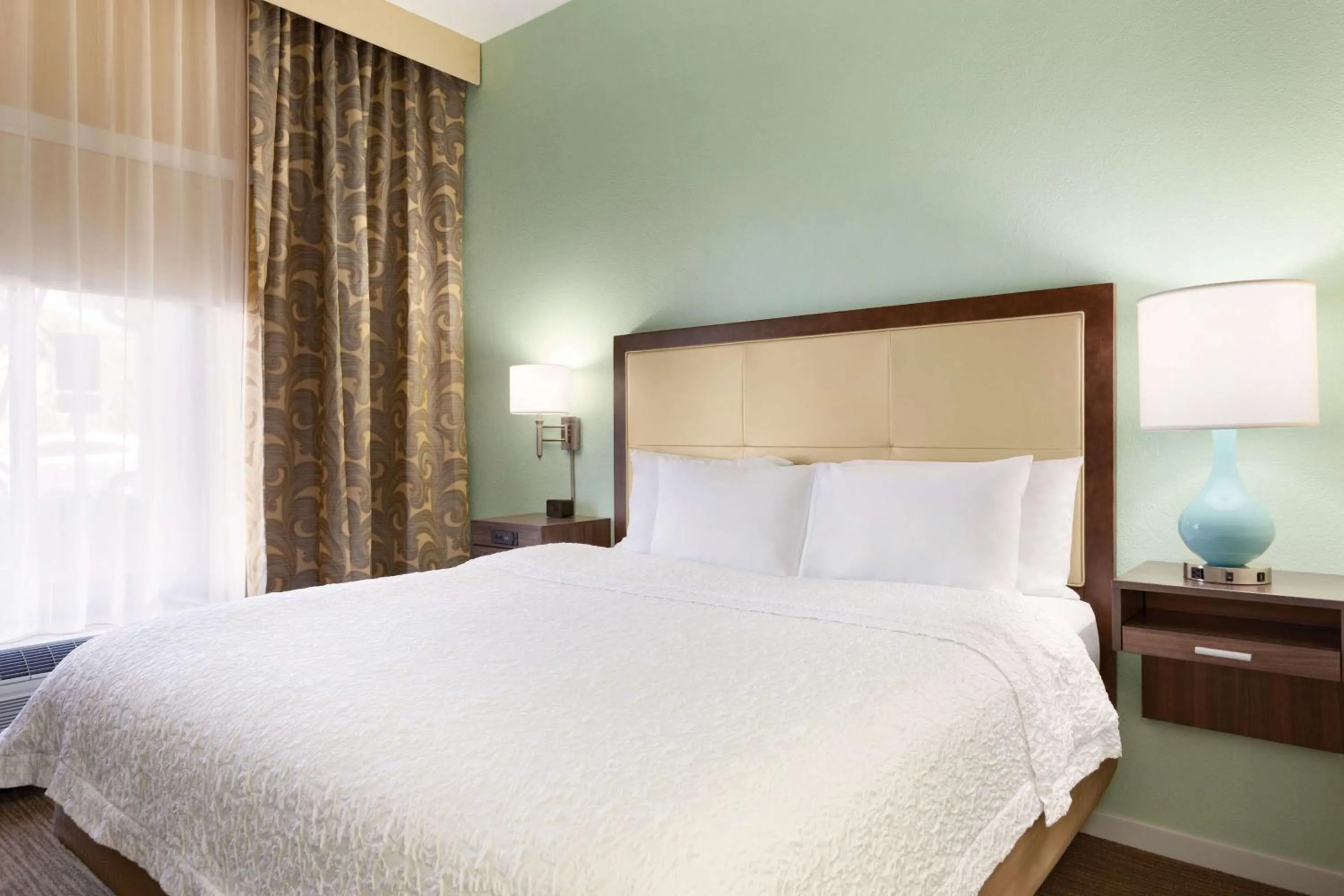 One-Bedroom King Suite with Whirlpool - Non-Smoking  in Hampton Inn & Suites Tarpon Springs