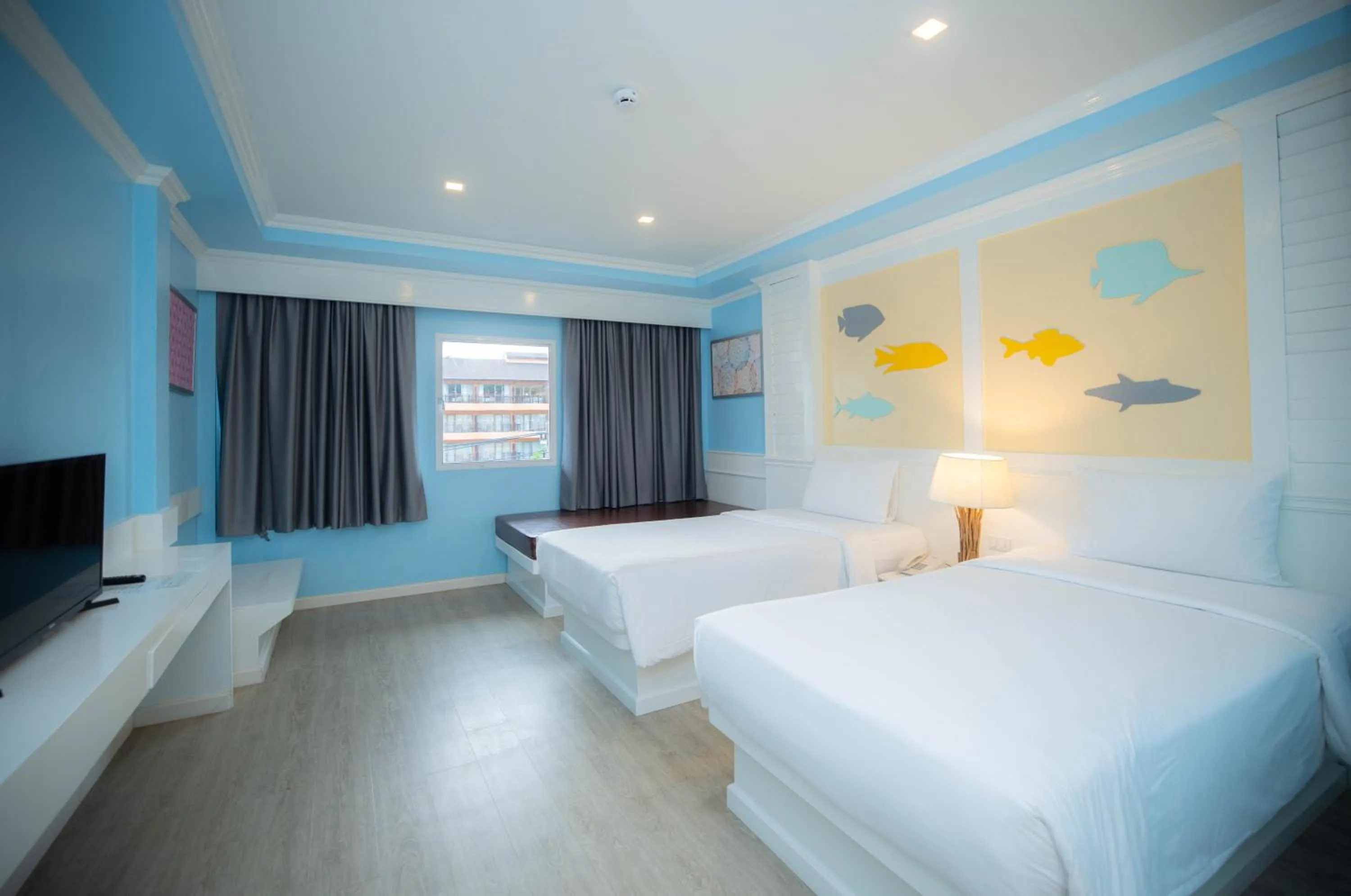 Superior Twin Room in Baumanburi Hotel Patong