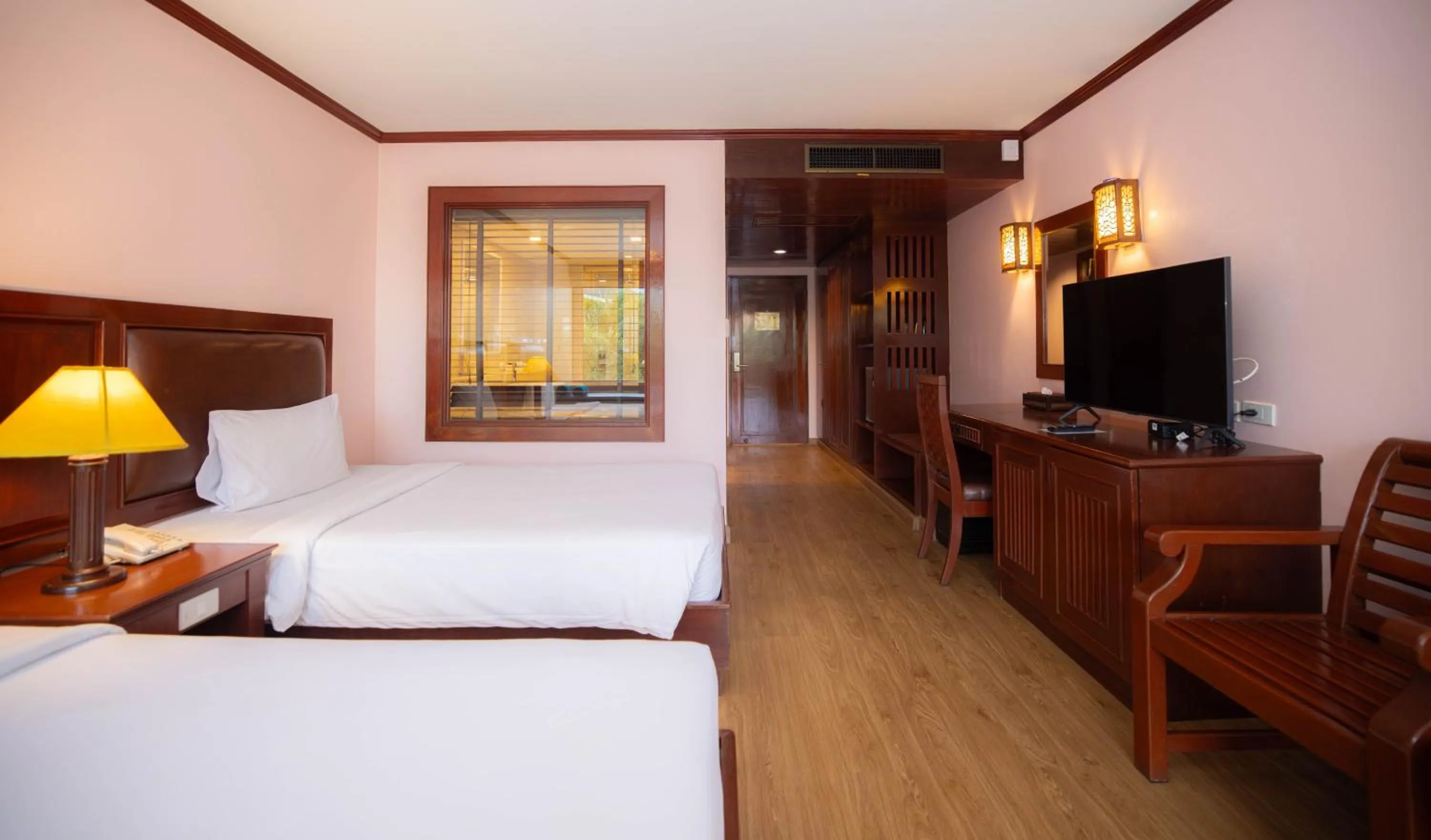 Premium Pool View Twin Room in Baumanburi Hotel Patong