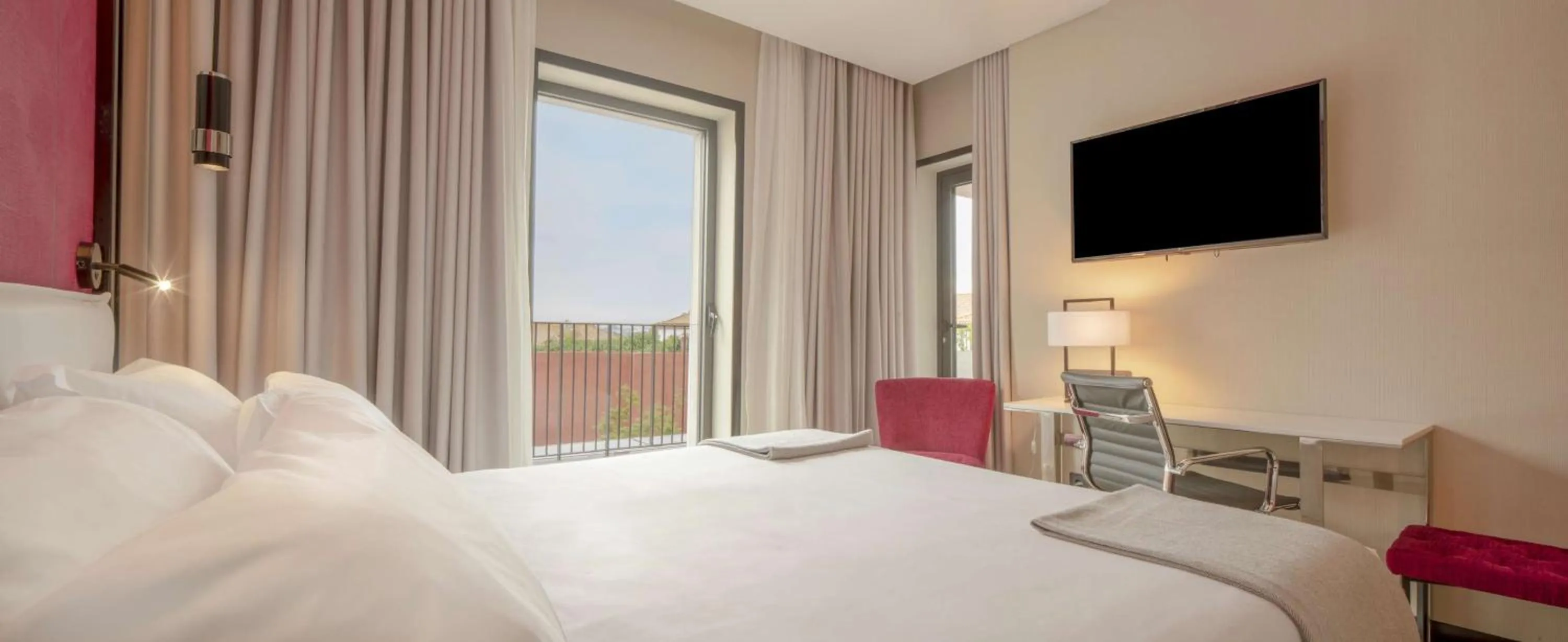 Standard Double or Twin Room with Terrace in NH Porto Jardim