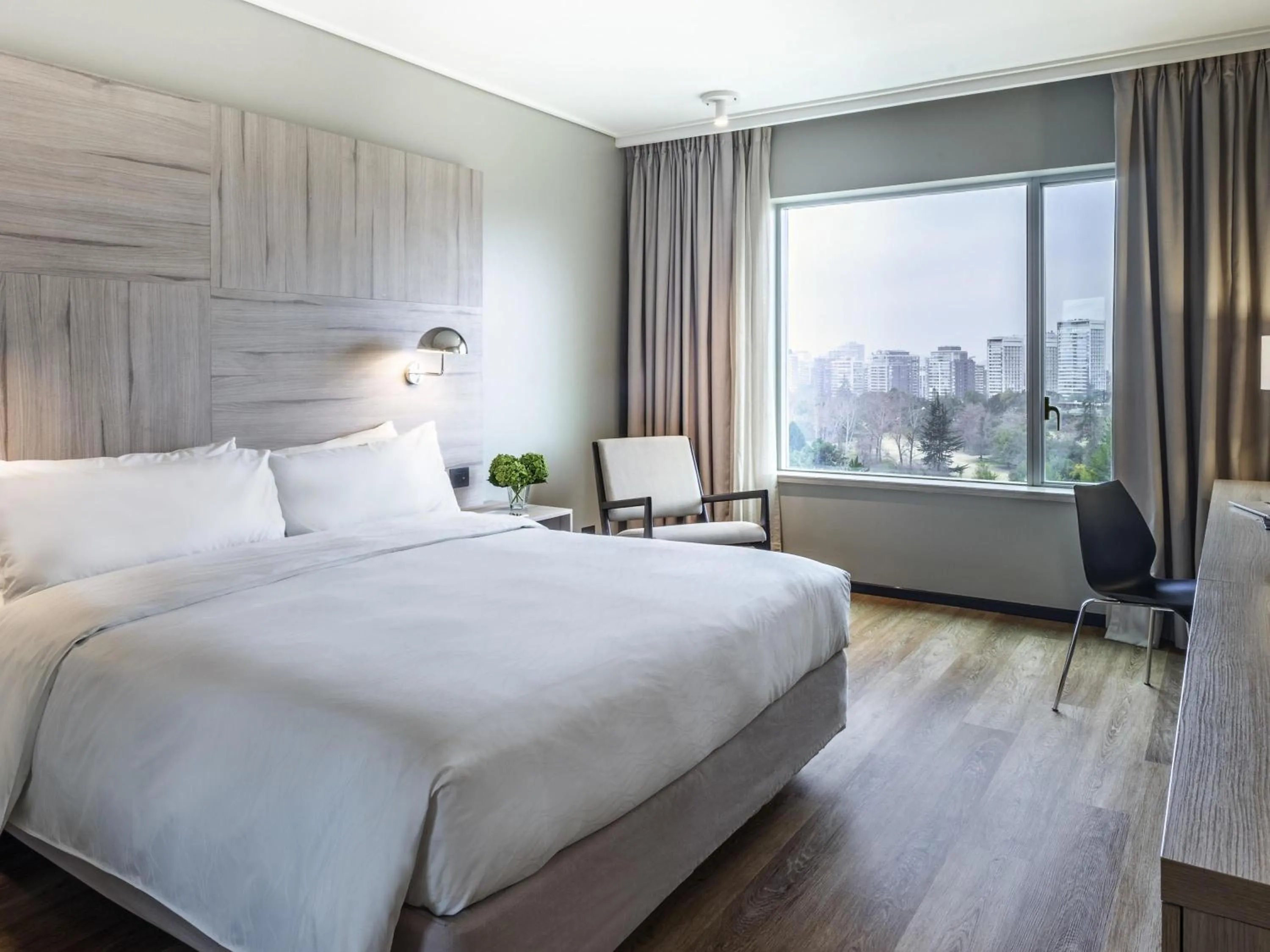 Deluxe King Room with View in Pullman Santiago Vitacura