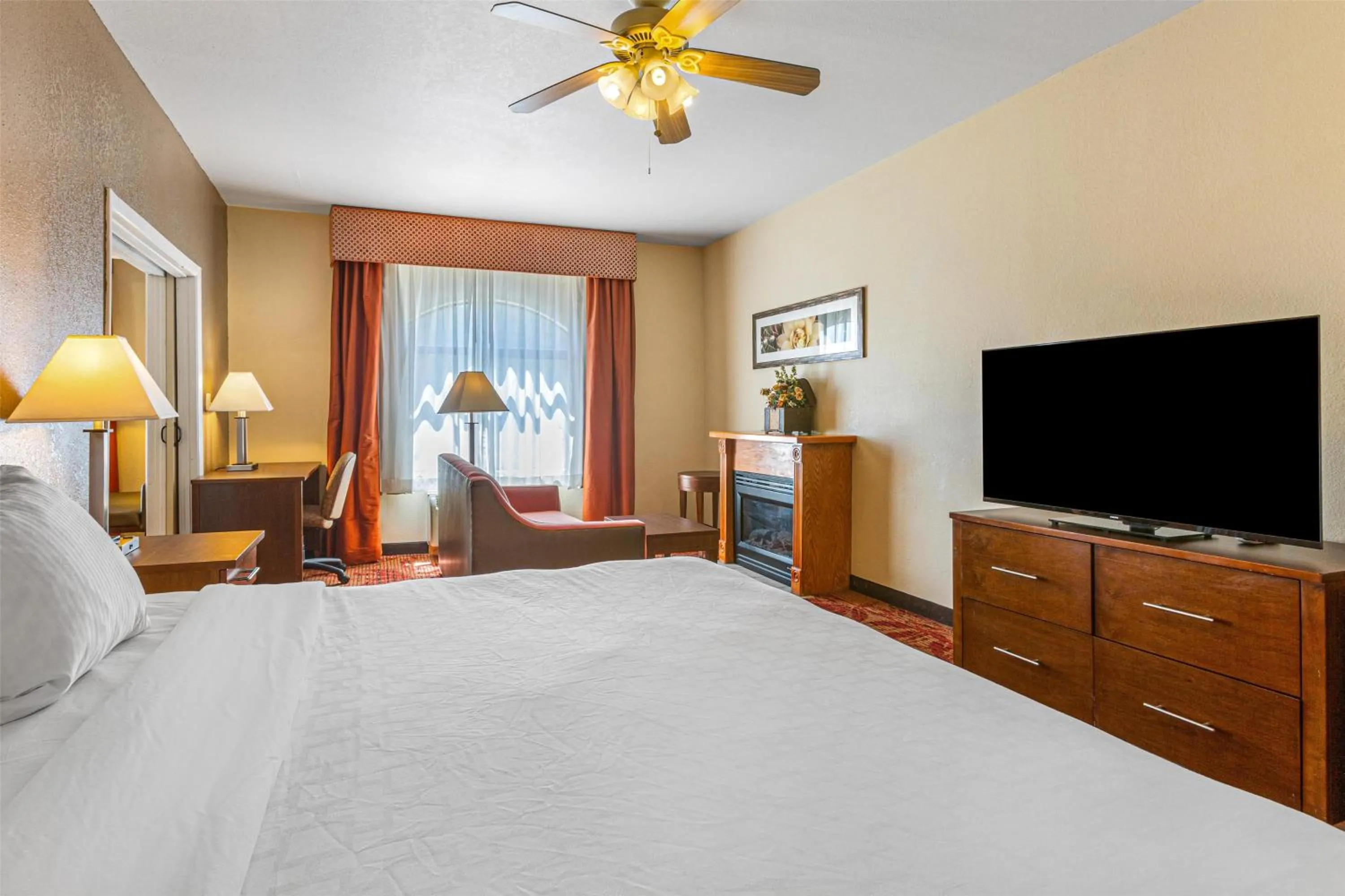 Two-Room Suite in Best Western Plus Ruidoso Inn