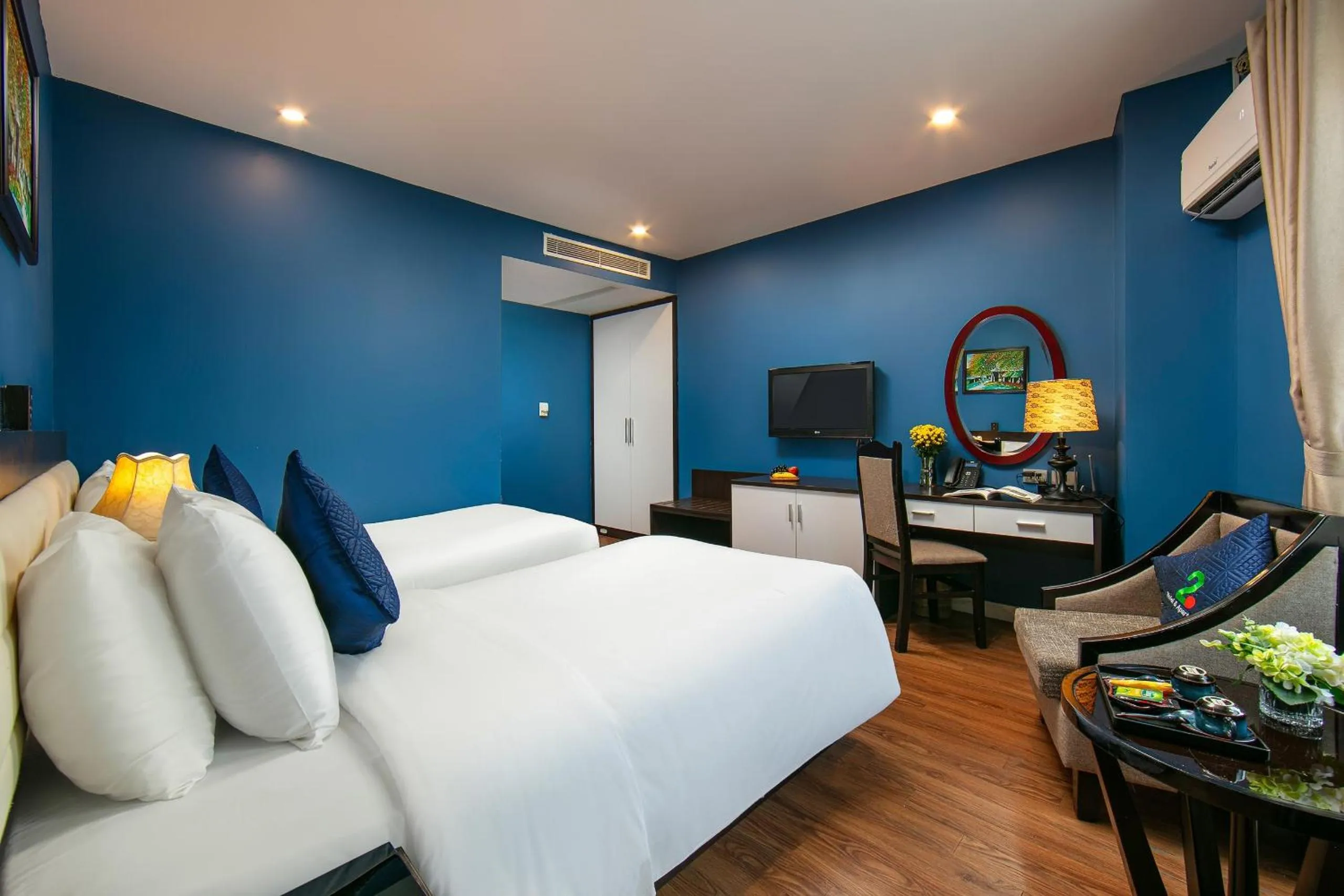 Deluxe Double or Twin Room with City View in Hanoi 20 Hotel & Apartment