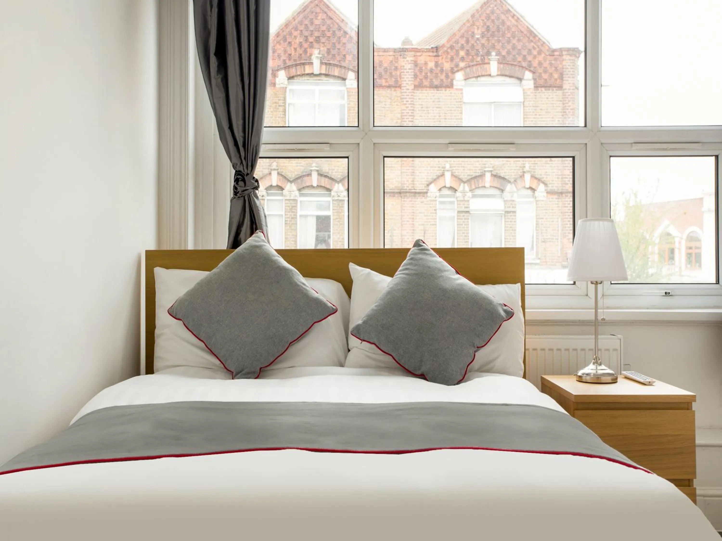 Double Room with Private Bathroom in The Broadway Hotel - London Heathrow