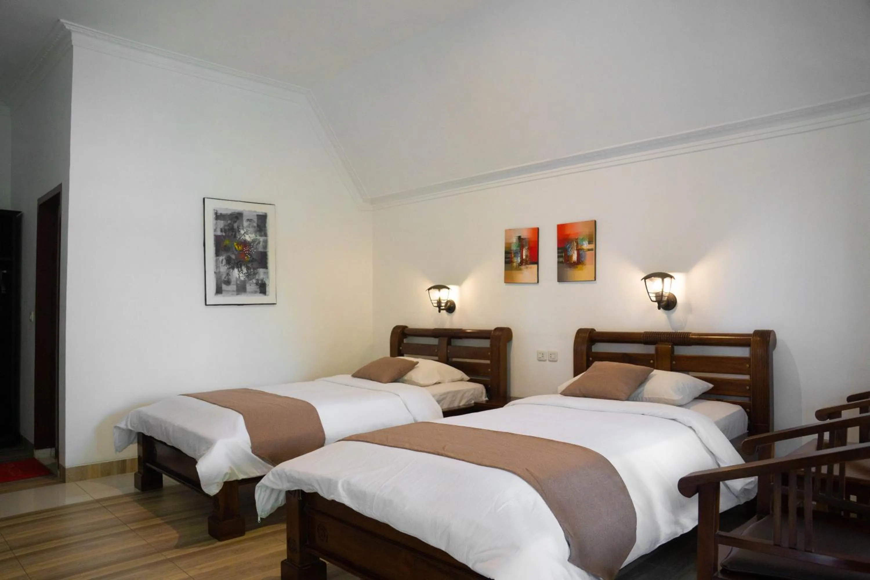 Deluxe Double or Twin Room with Lake View in Toledo Inn