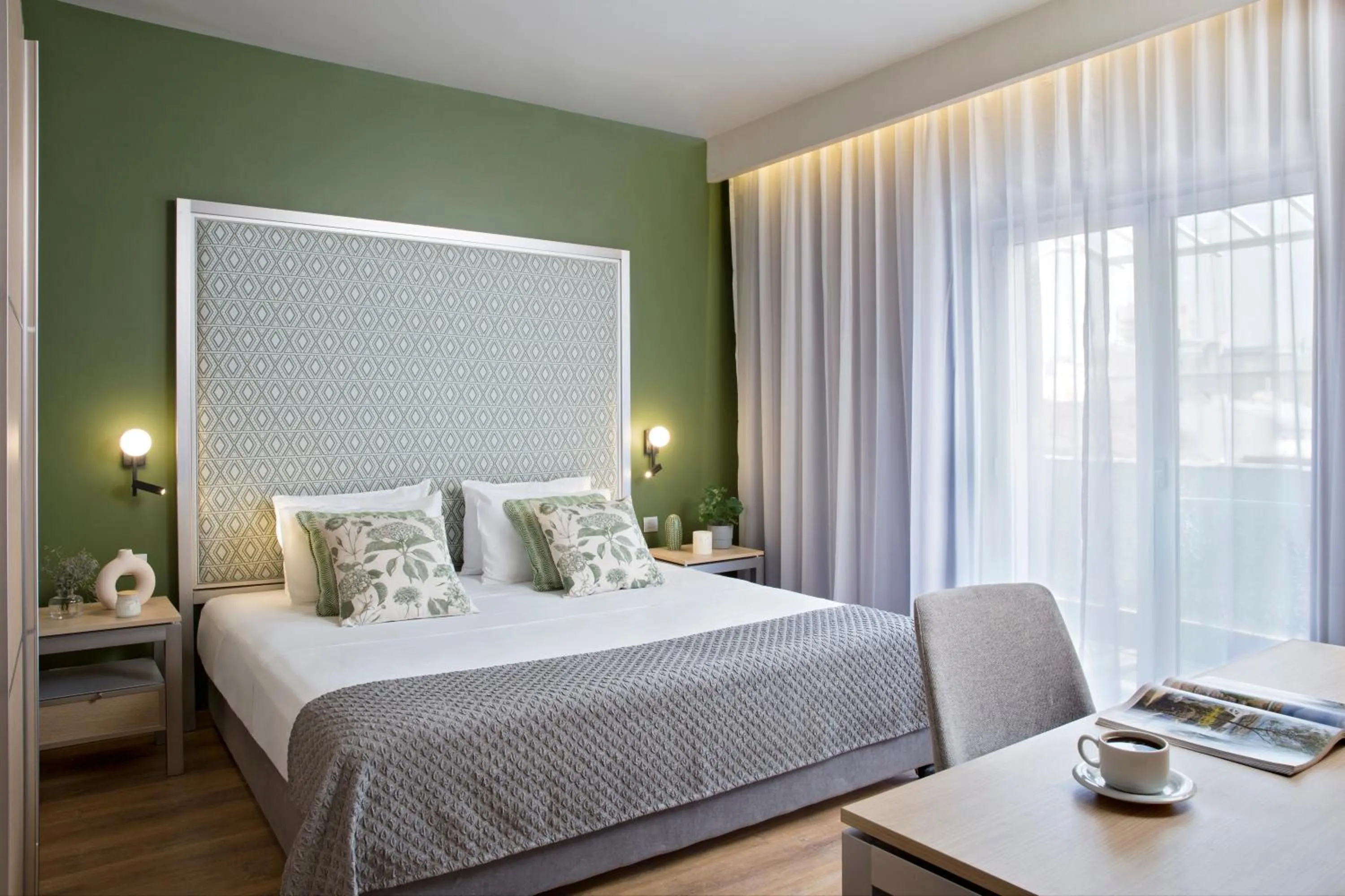 King Suite with Balcony in Central Hotel, Trademark Collection by Wyndham