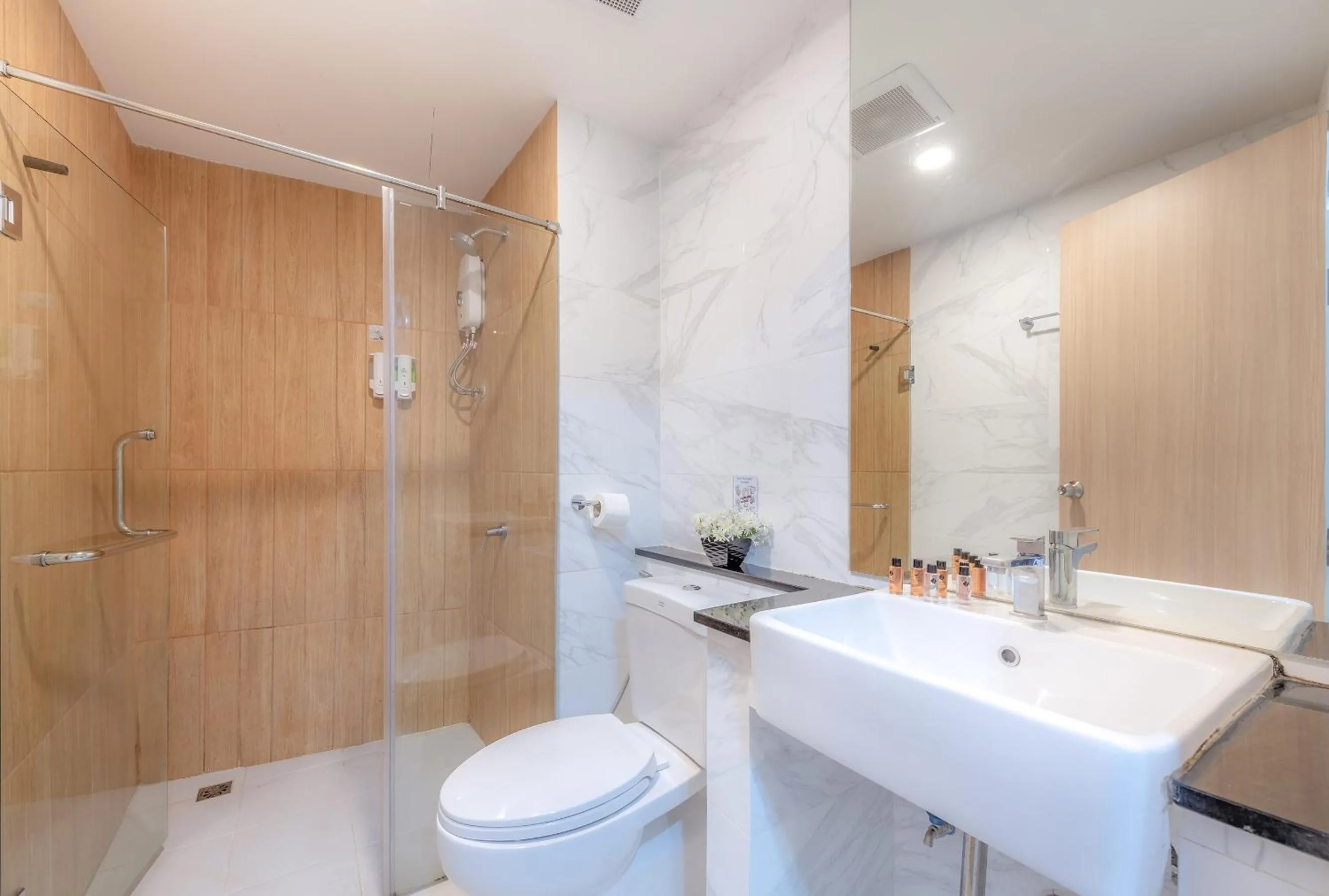 Large Double or Twin Room in Tori Prestige Bangkok Hotel