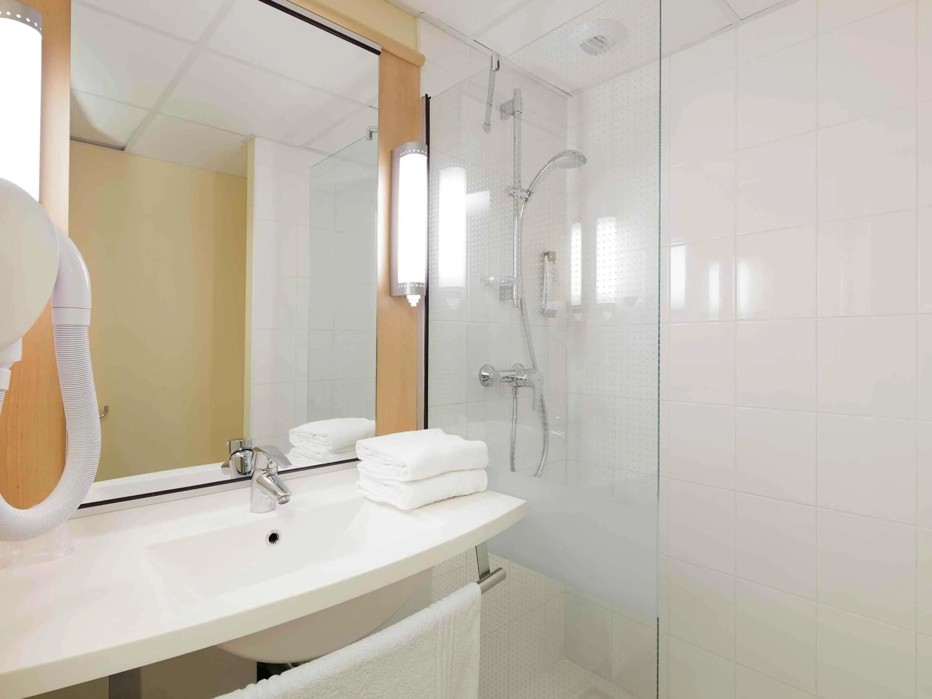 Standard Room with 1 Double Bed in Hôtel ibis Guingamp Cœur de Bretagne