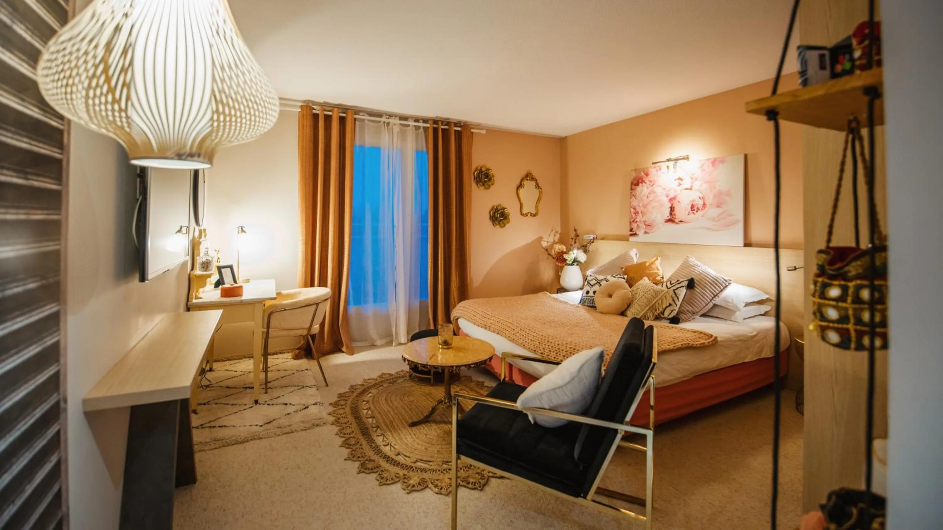 1 Double Bed - Superior Room for Women in Kyriad Prestige Vannes Centre-Palais des Arts