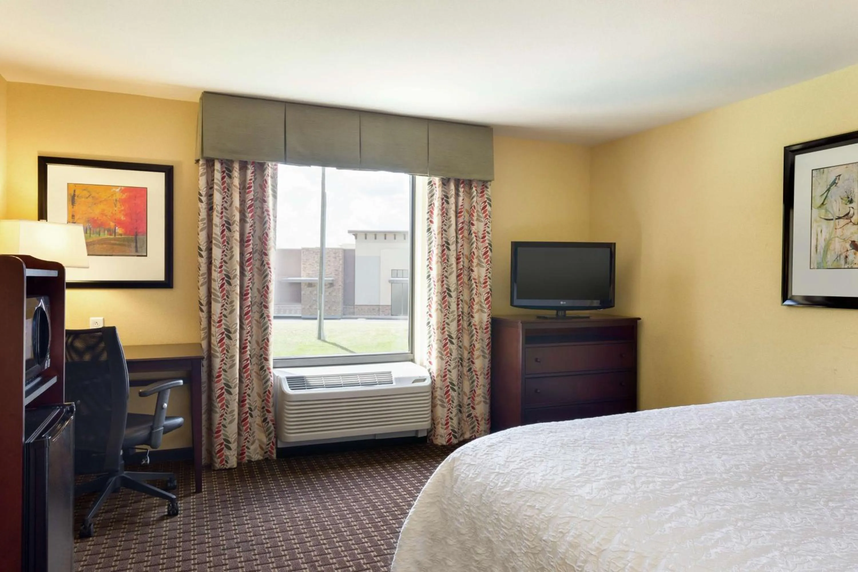 King Room with King Bed - Non-Smoking in Hampton Inn & Suites Prattville