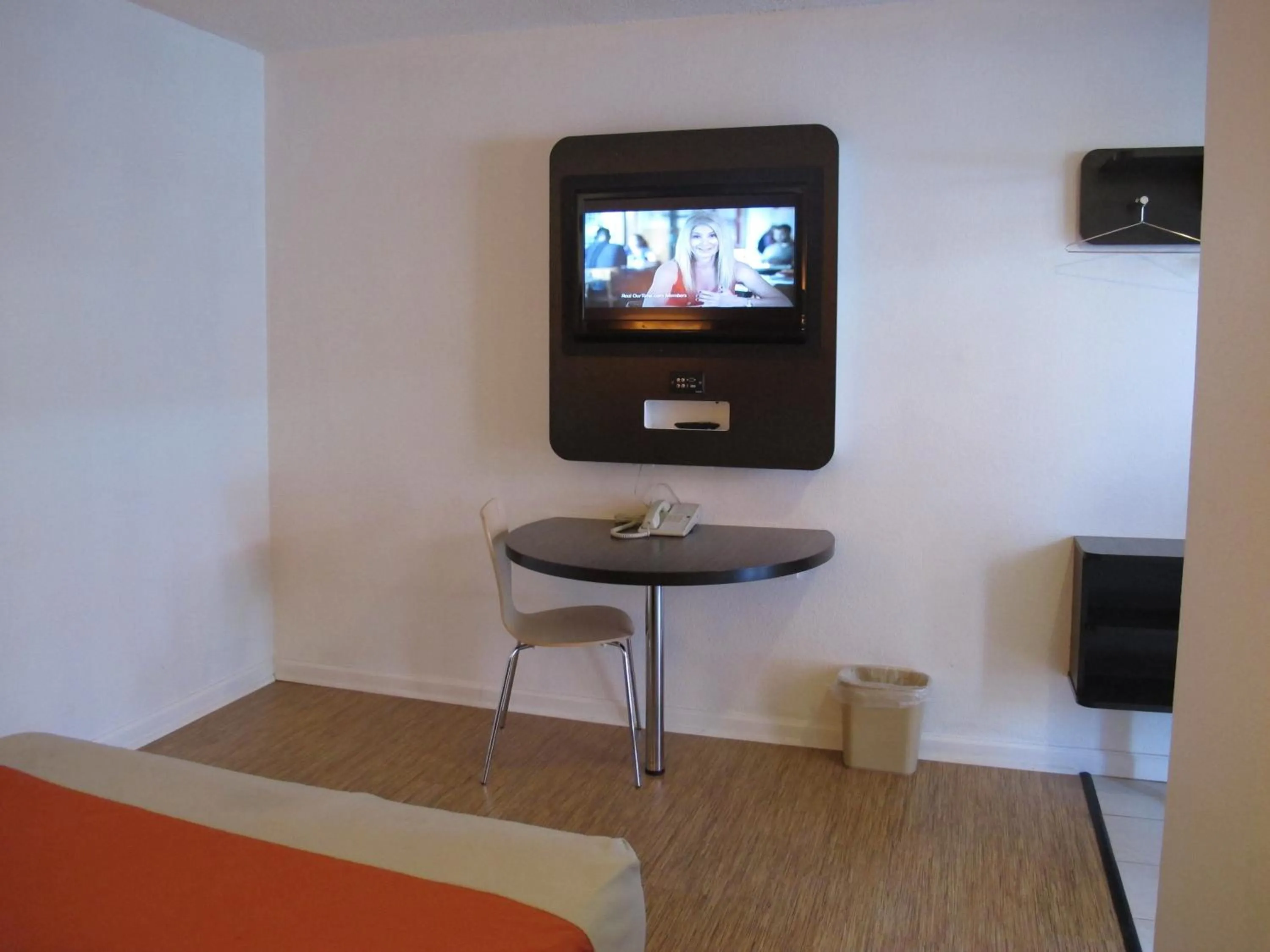 Quadruple Room - single occupancy - Non-Smoking in Motel 6 Baltimore MD