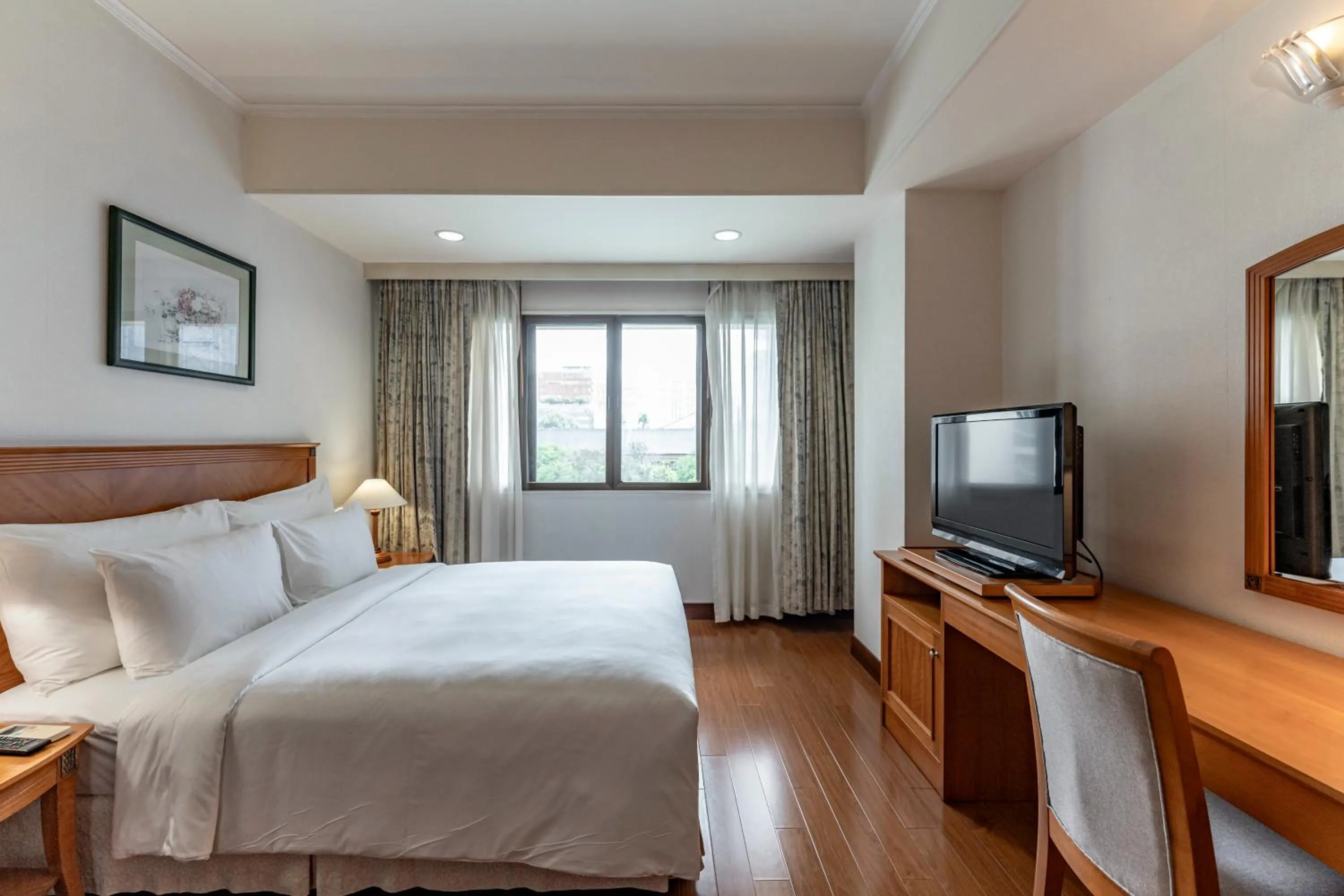 Superior One-Bedroom Suite in Garden View Court Suites Ho Chi Minh City