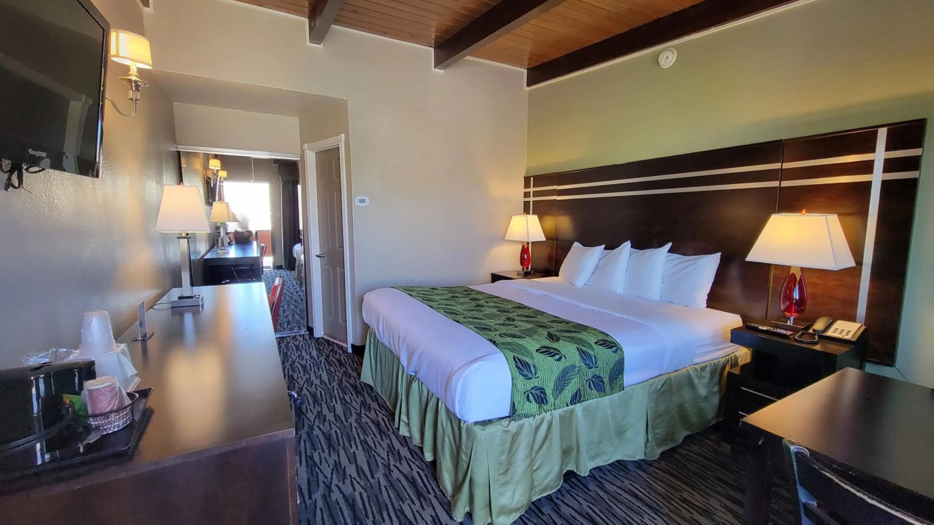 Standard King Room in Motel Capri