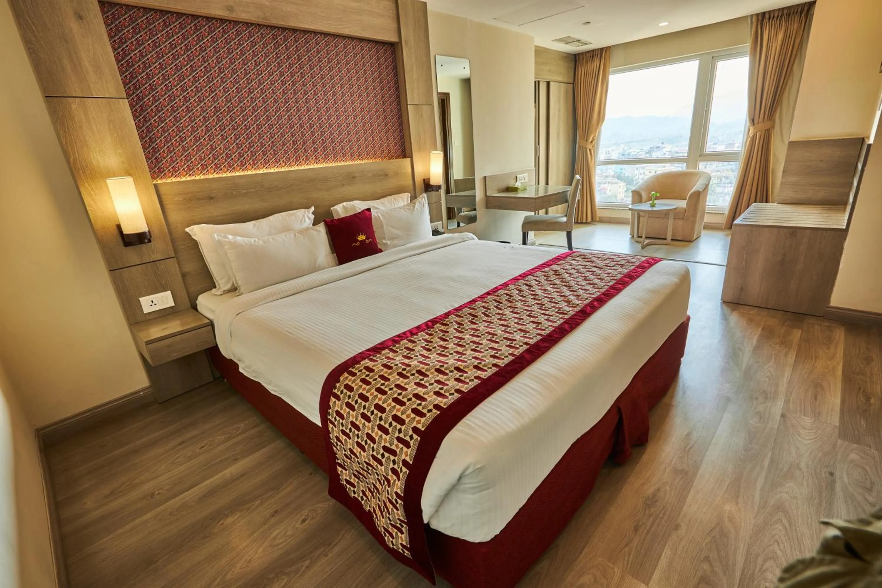 Deluxe Double Room in Hotel Crowne Imperial