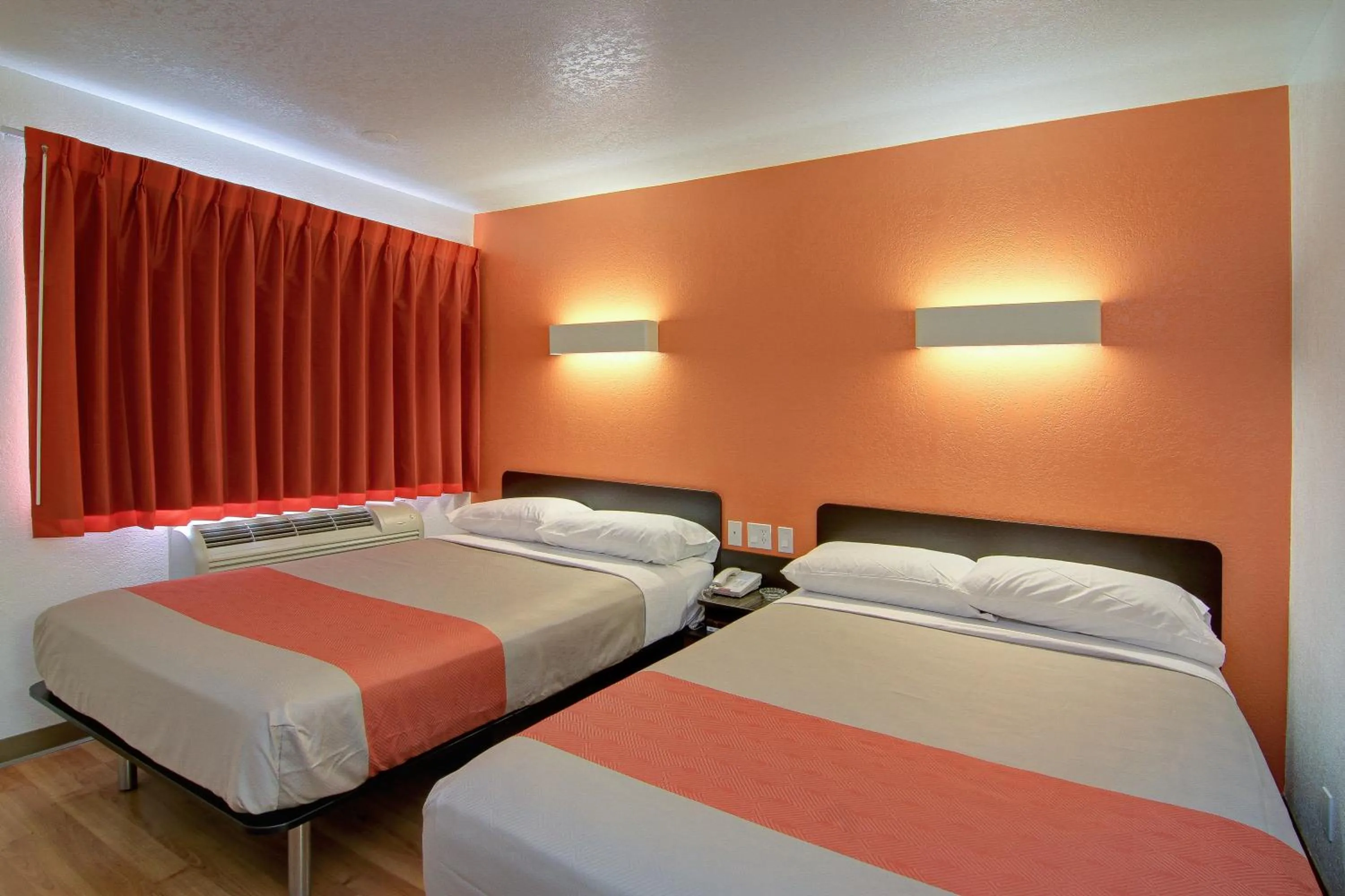 Deluxe Quadruple Room in Motel 6 Old town Scottsdale Fashion Square