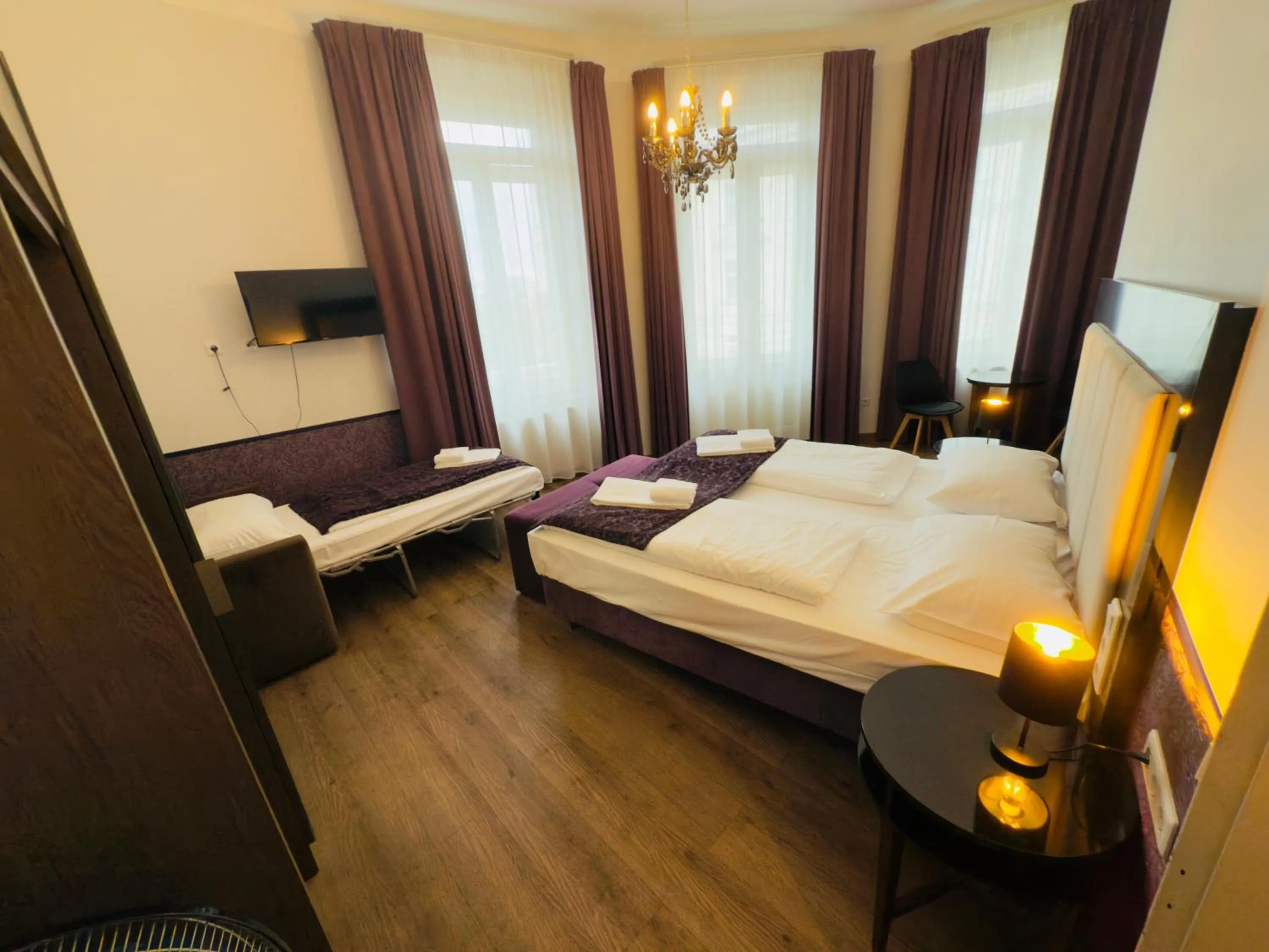 Superior Triple Room with Balcony in Hotel Pension Baron am Schottentor