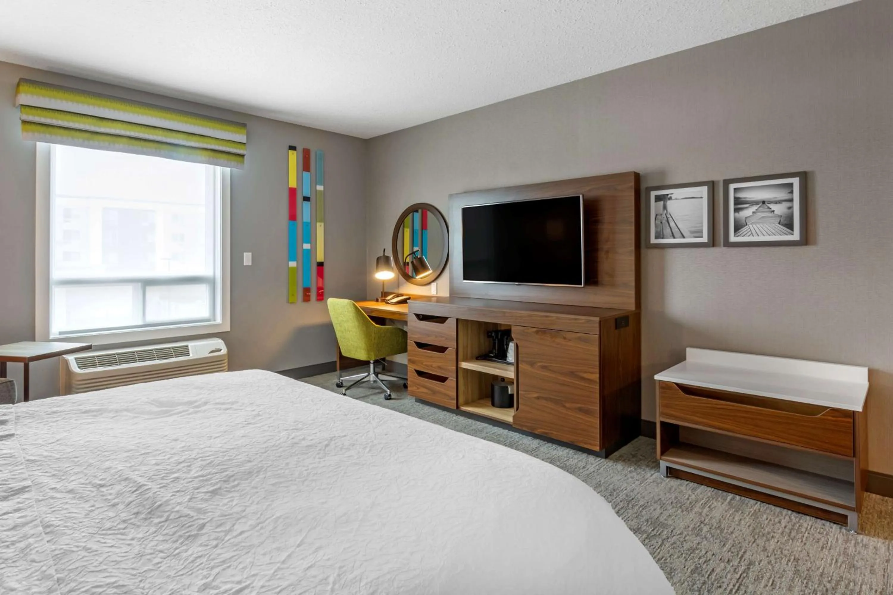 King Room - Disability Access/Non-Smoking in Hampton Inn & Suites Edmonton/West