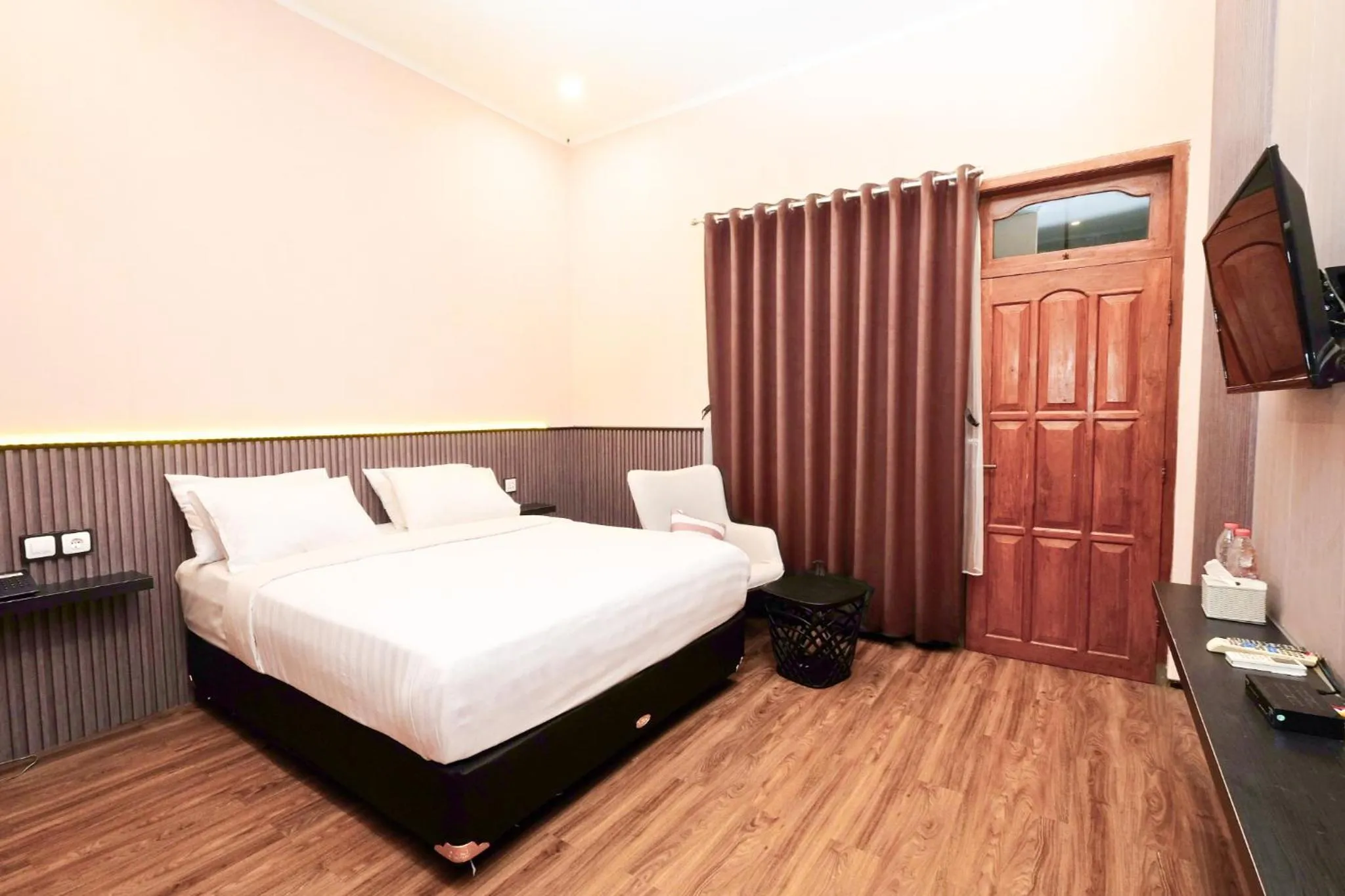 Deluxe Double Room in Berlian Abadi Hotel by Sinergi