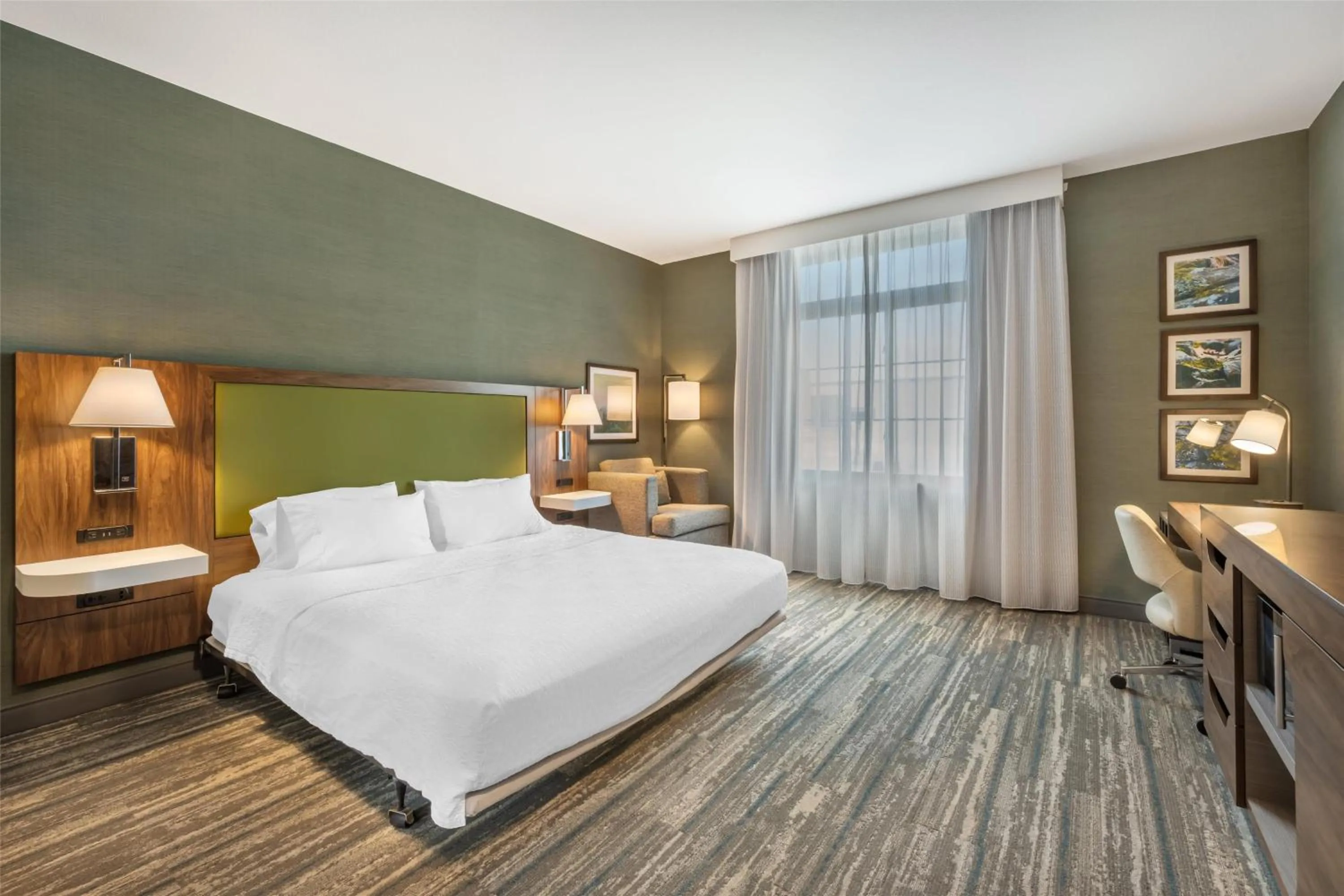 King Room with Accessible Tub - Mobility and Hearing Access/Non-Smoking in Hampton Inn and Suites Coeur d'Alene