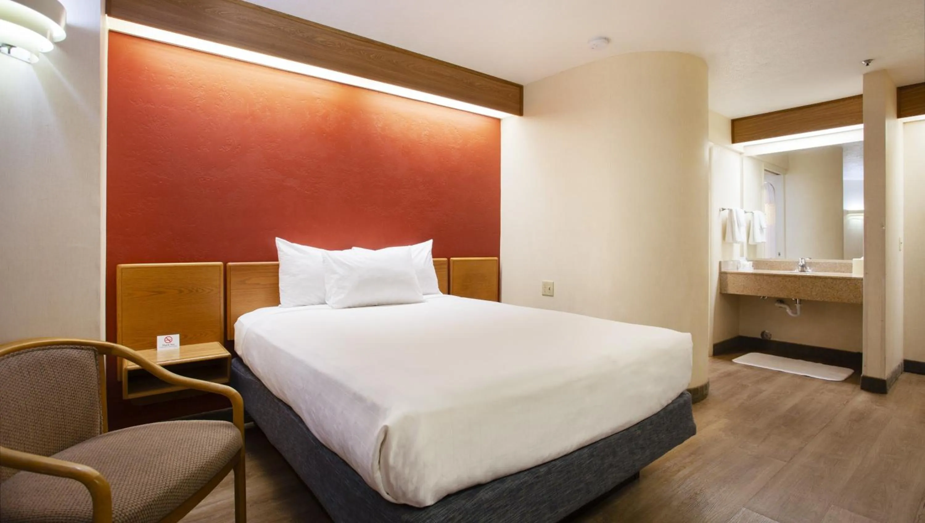 Queen Room - Non-Smoking in Mountain Home Inn