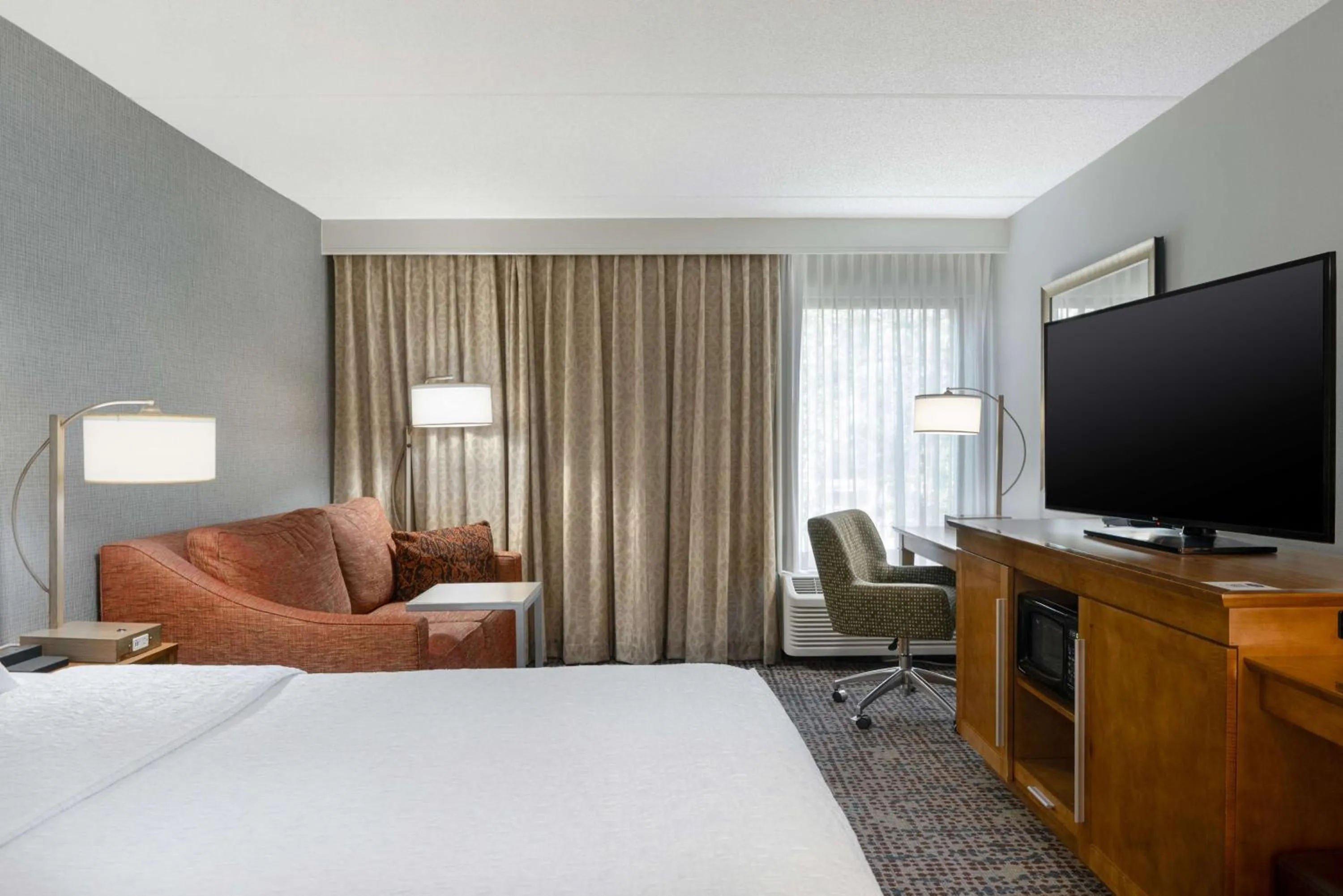 King Room with Sofa Bed and Study - Non-Smoking in Hampton Inn Tallahassee-Central