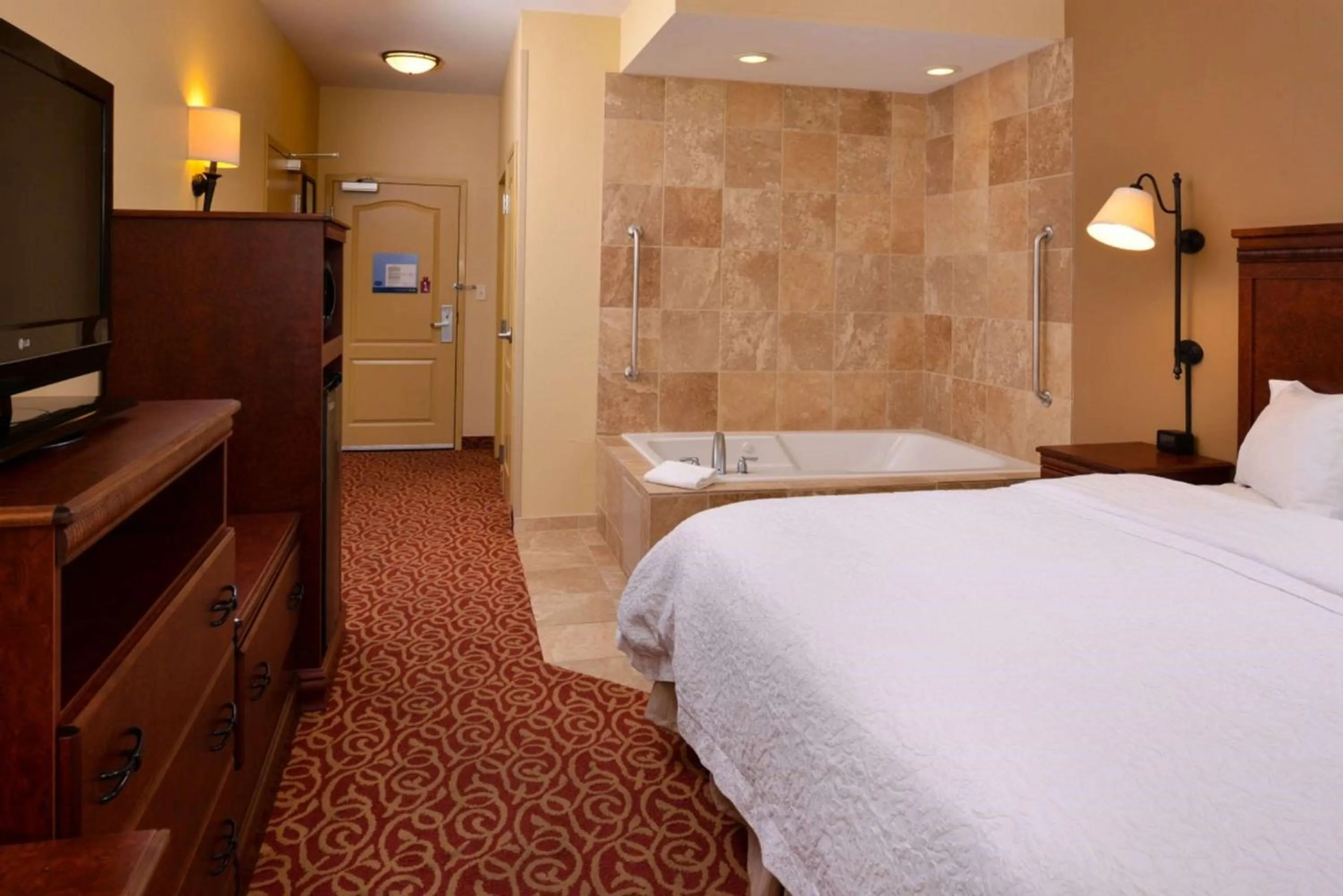 King Studio with Spa Bath - Non-Smoking in Hampton By Hilton Lincoln