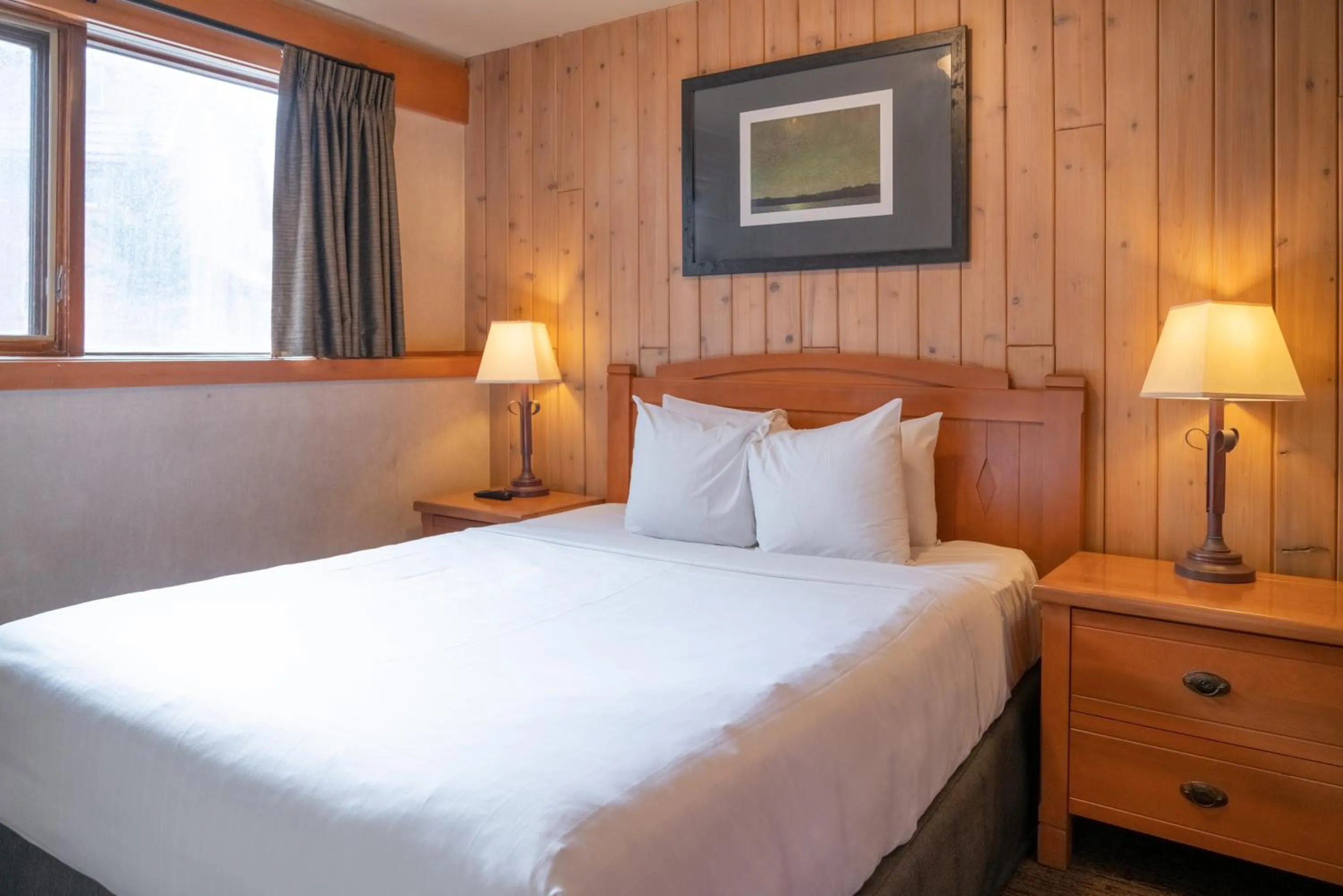 Deluxe One-Bedroom Apartment 1 Queen in The Hidden Ridge Resort