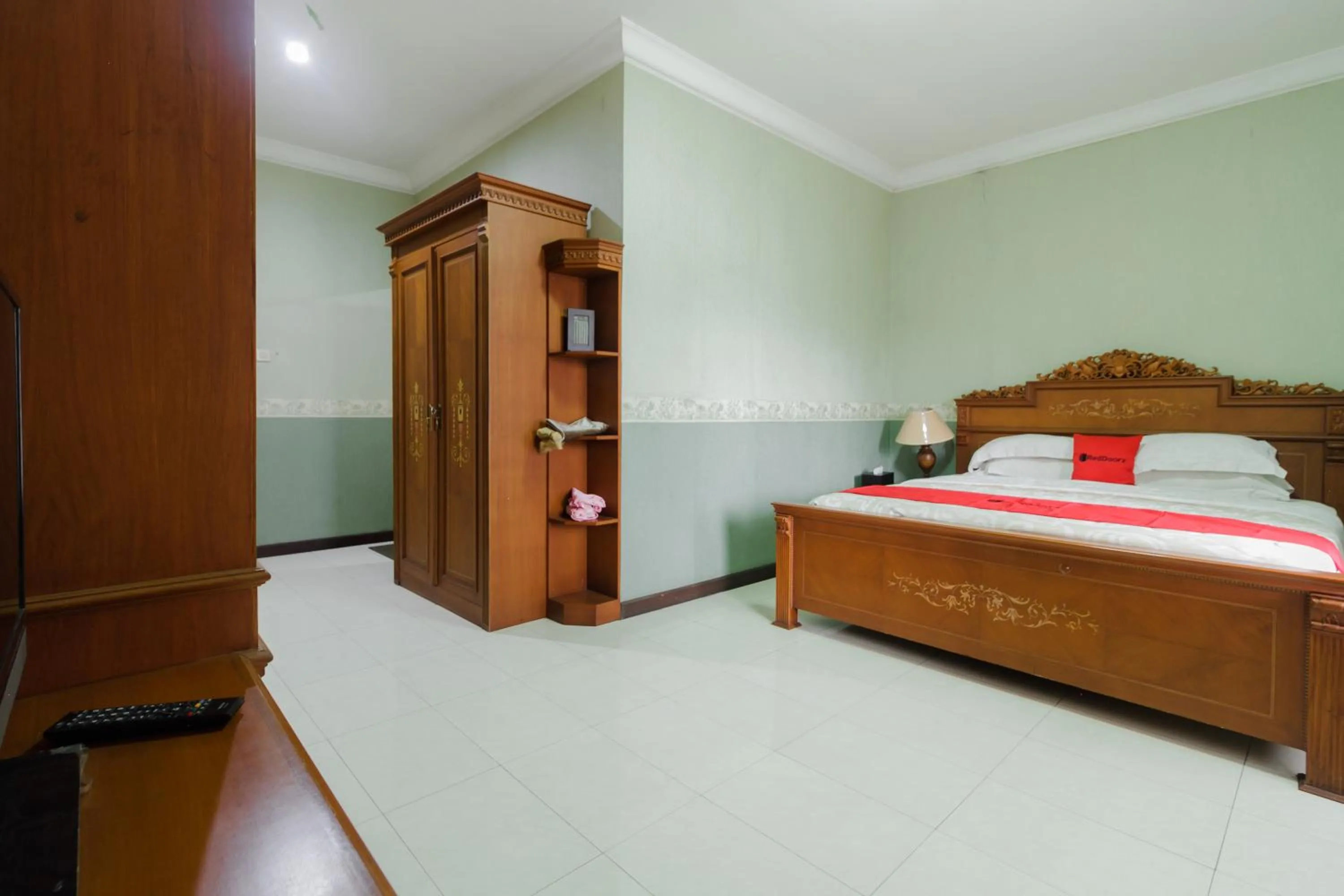 Suite in RedDoorz Syariah @ Cipanas