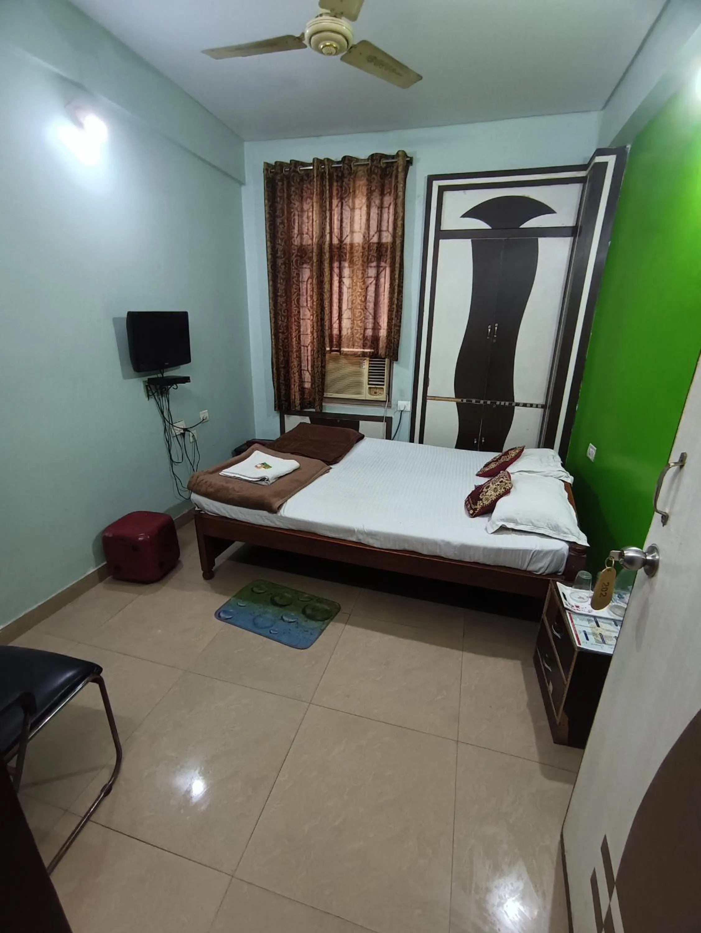 Standard Double Room with Fan in Hotel Viraat Inn
