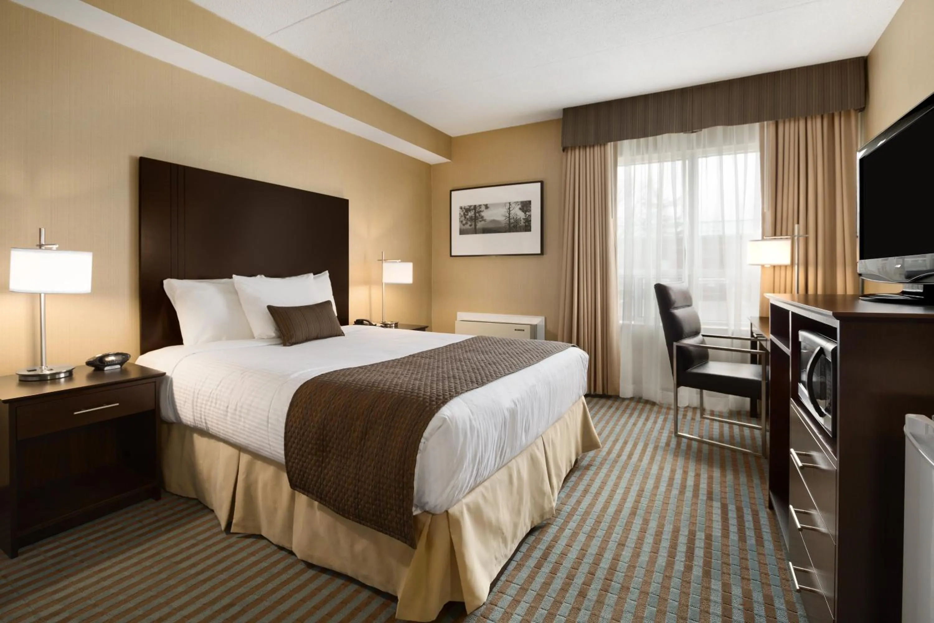 Deluxe Queen Room - Non-Smoking in Days Inn by Wyndham Stouffville
