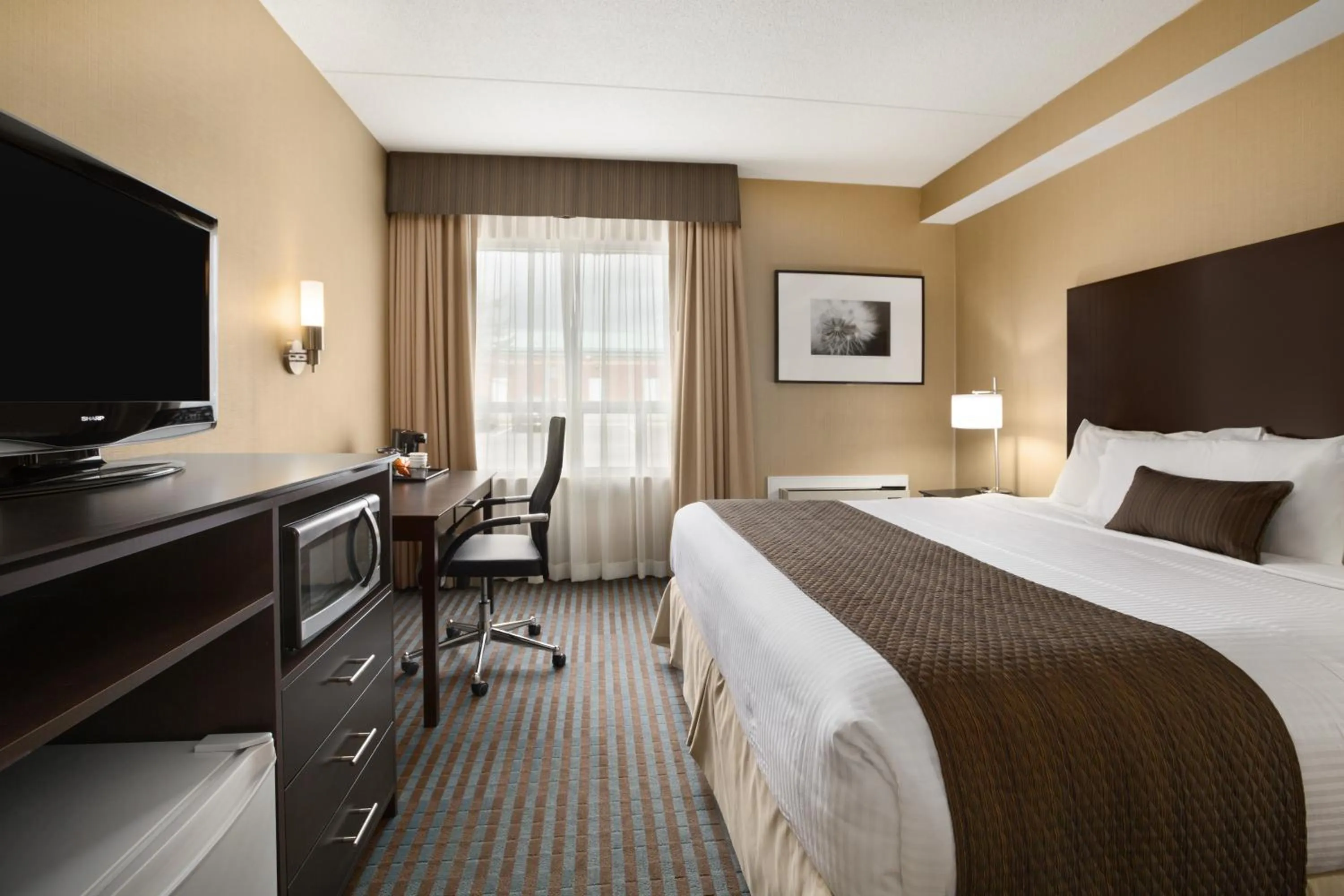 King Room - Non-Smoking in Days Inn by Wyndham Stouffville